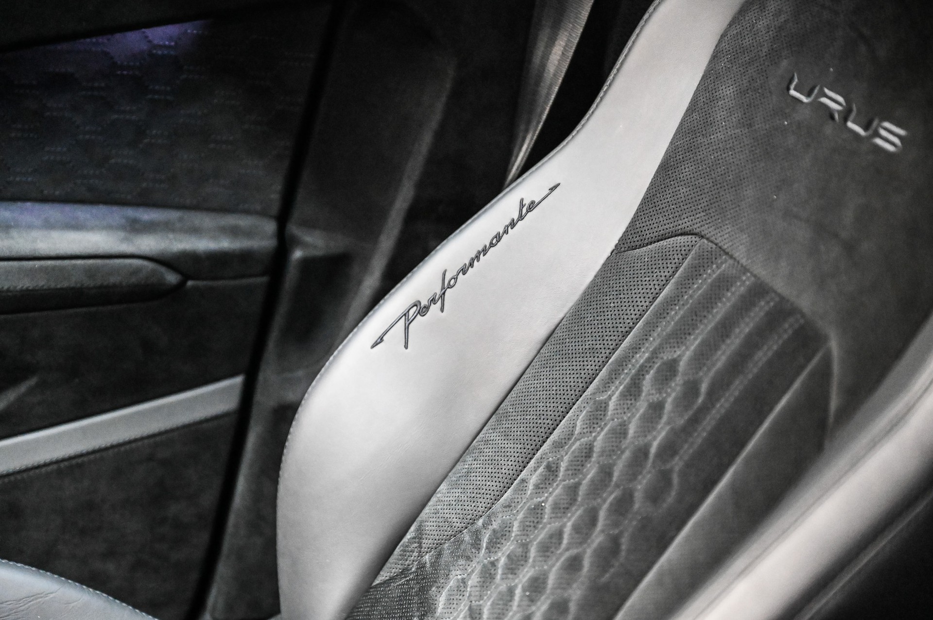 LAMBORGHINI Urus Performante 60 Anniversario 666-image-45