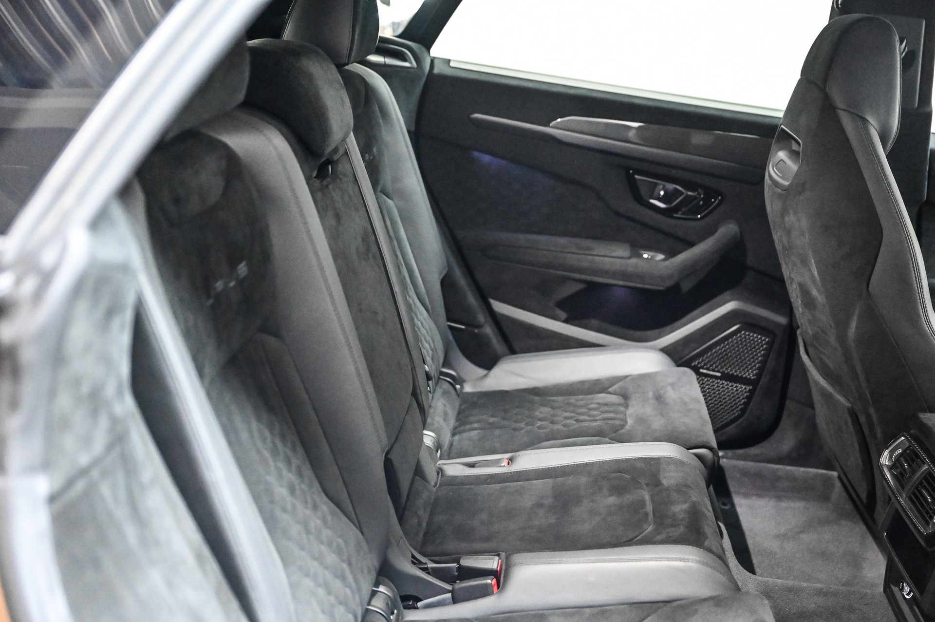 LAMBORGHINI Urus Performante 60 Anniversario 666-image-40