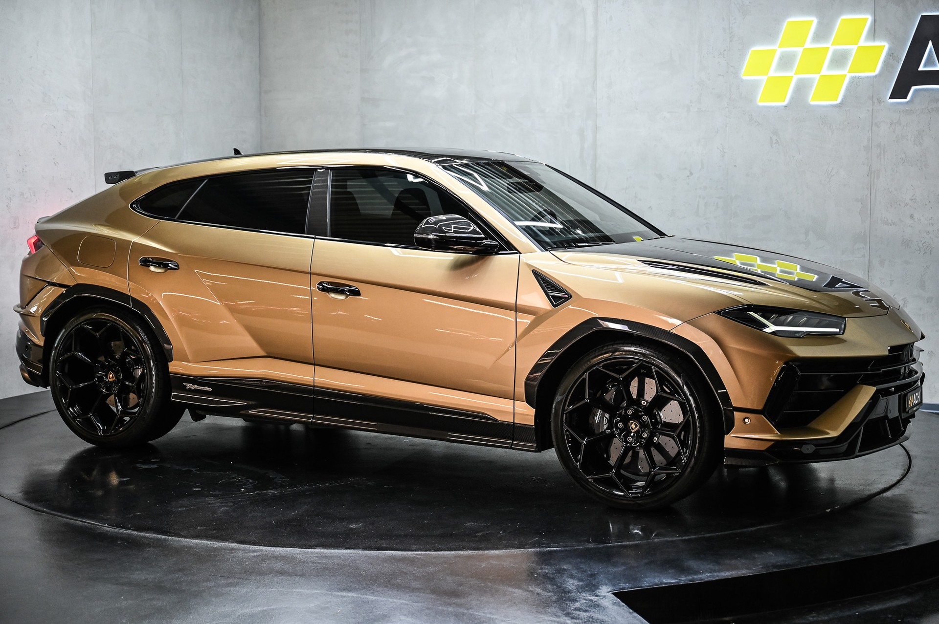 LAMBORGHINI Urus Performante 60 Anniversario 666-image-10