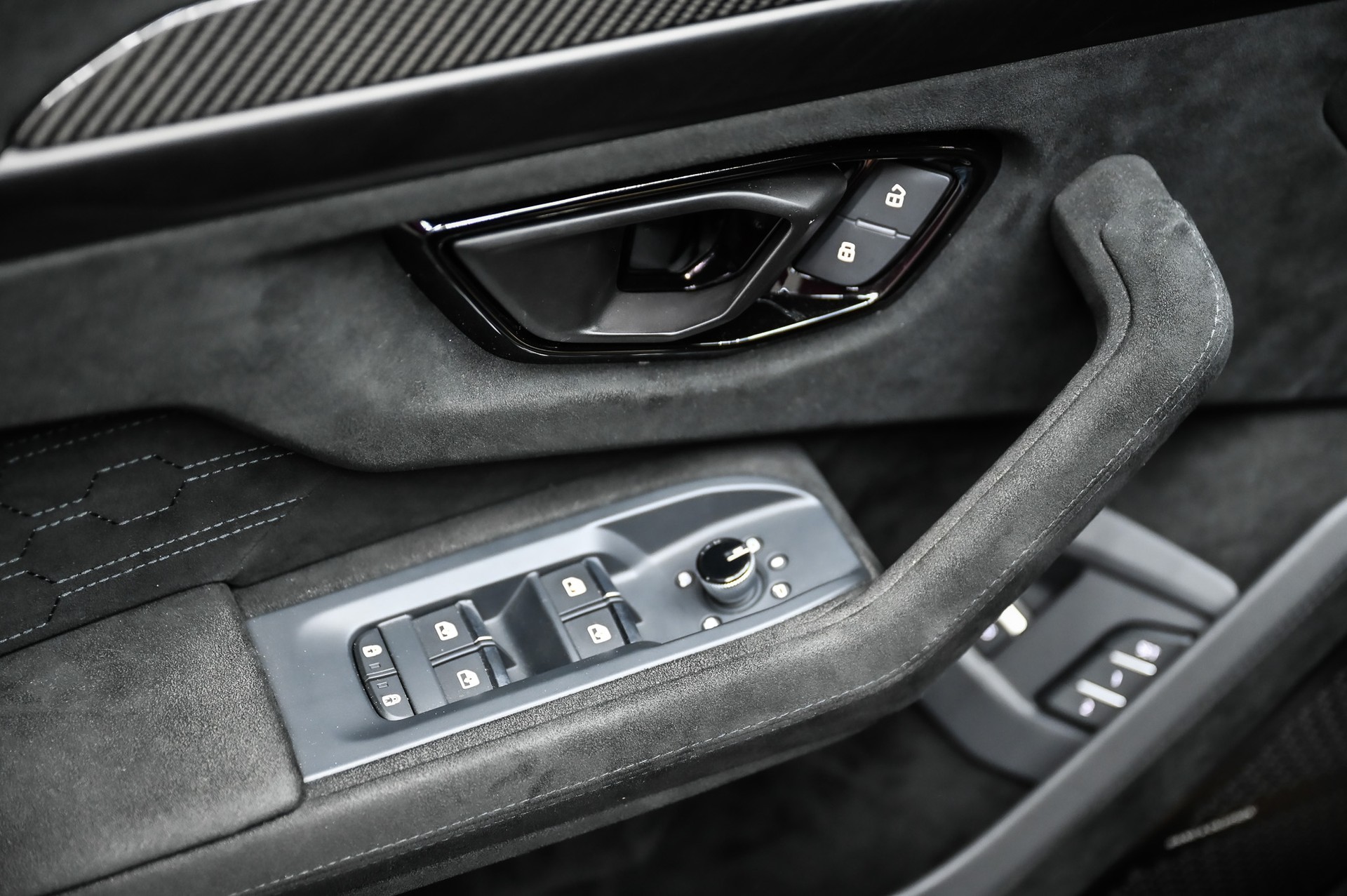 LAMBORGHINI Urus Performante 60 Anniversario 666-image-43