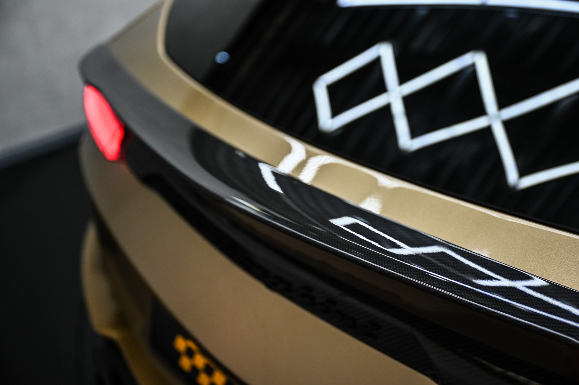 LAMBORGHINI Urus Performante 60 Anniversario 666-image-25