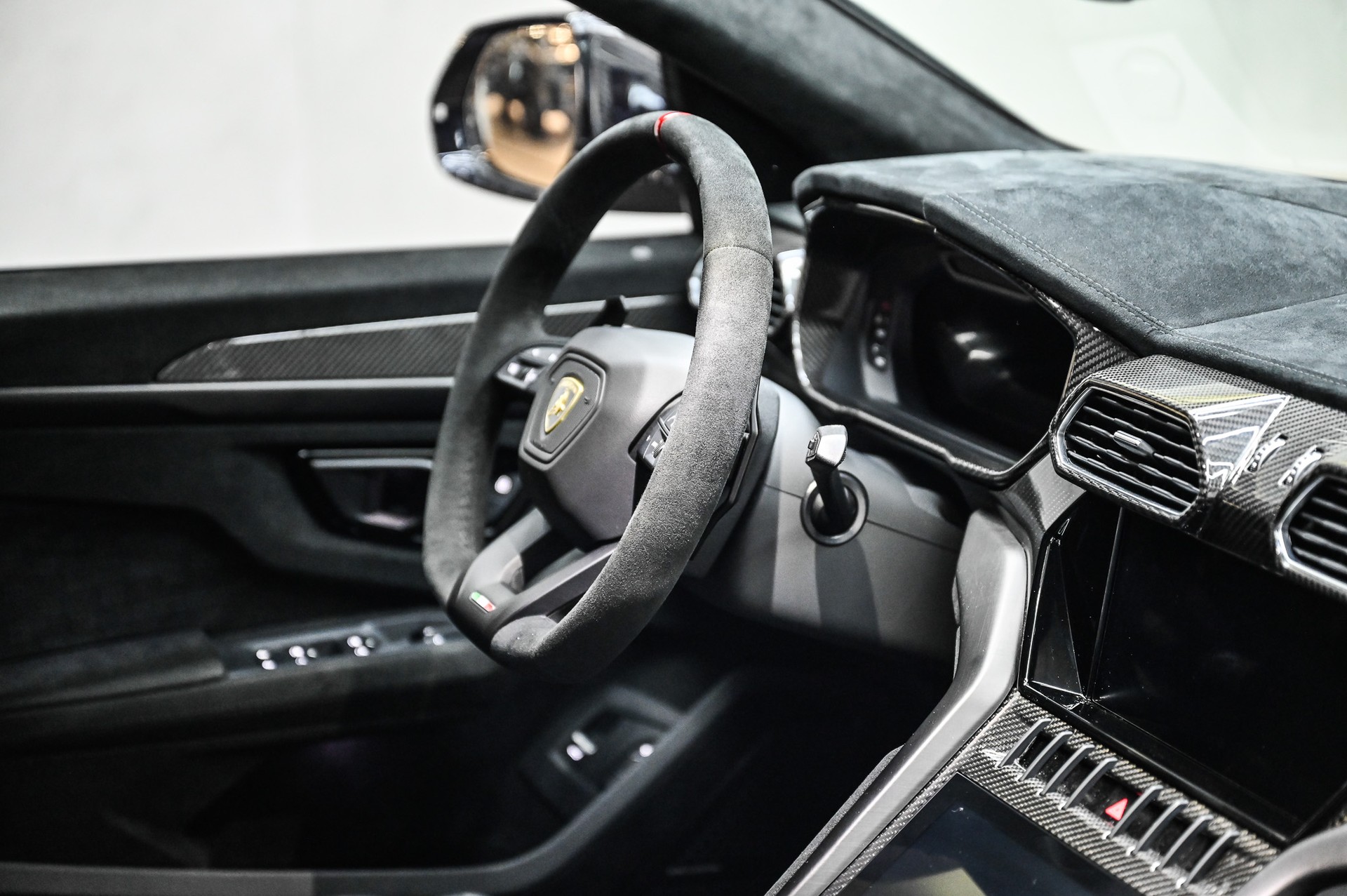 LAMBORGHINI Urus Performante 60 Anniversario 666-image-30