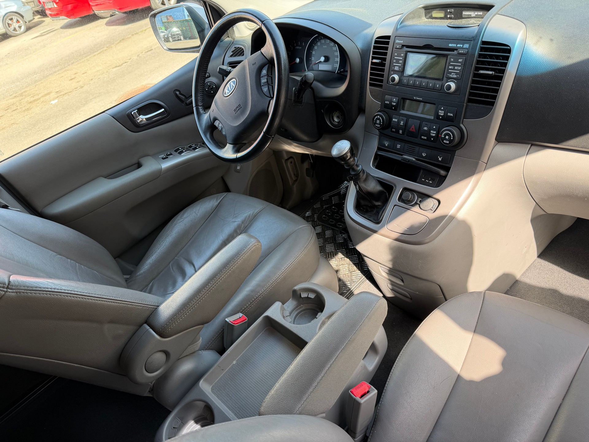 KIA Carnival 2.2 CRDi Trend-image-4