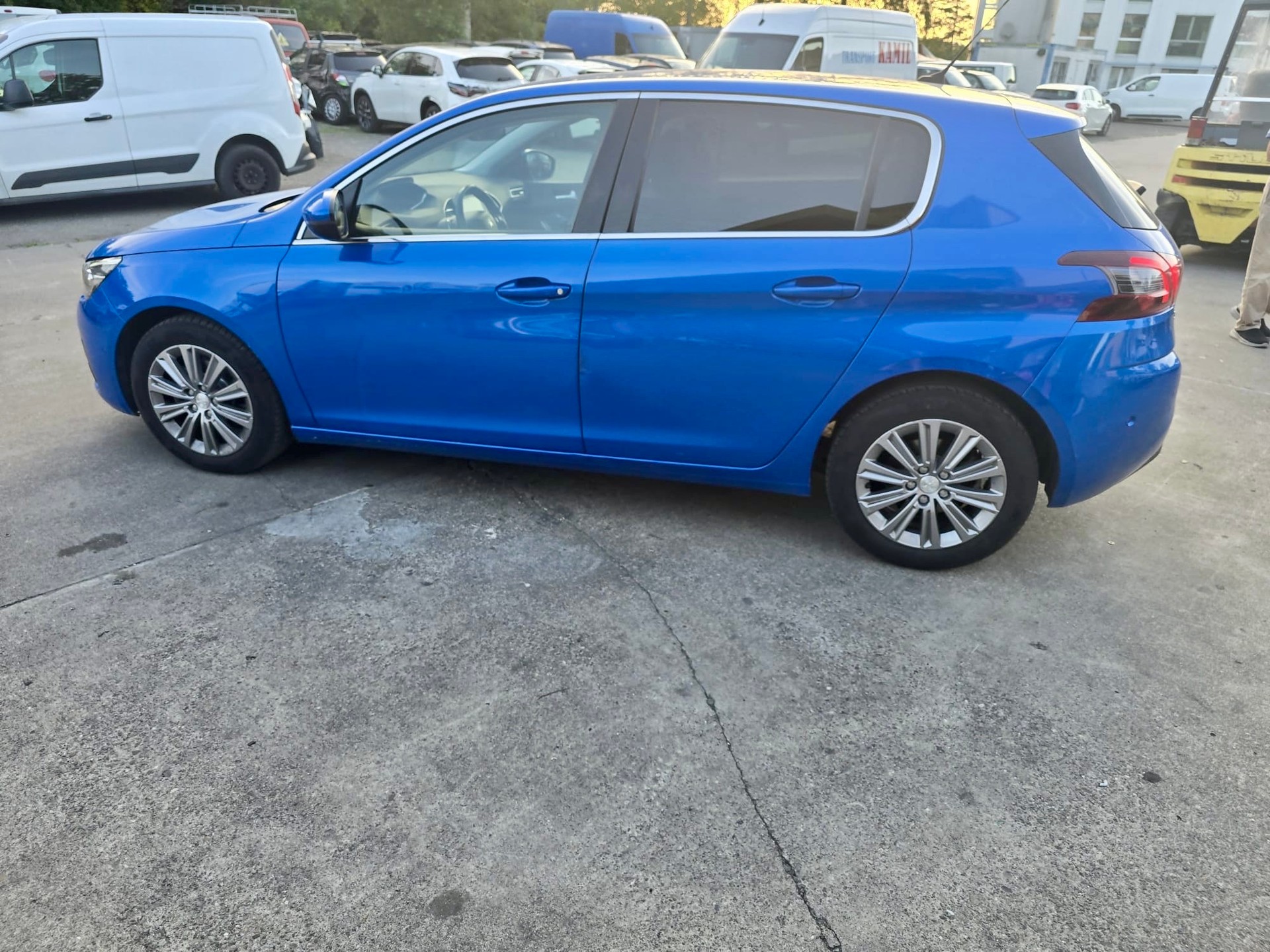 PEUGEOT 308 1.2 Pure Tech Allure Pack EAT8-image-4
