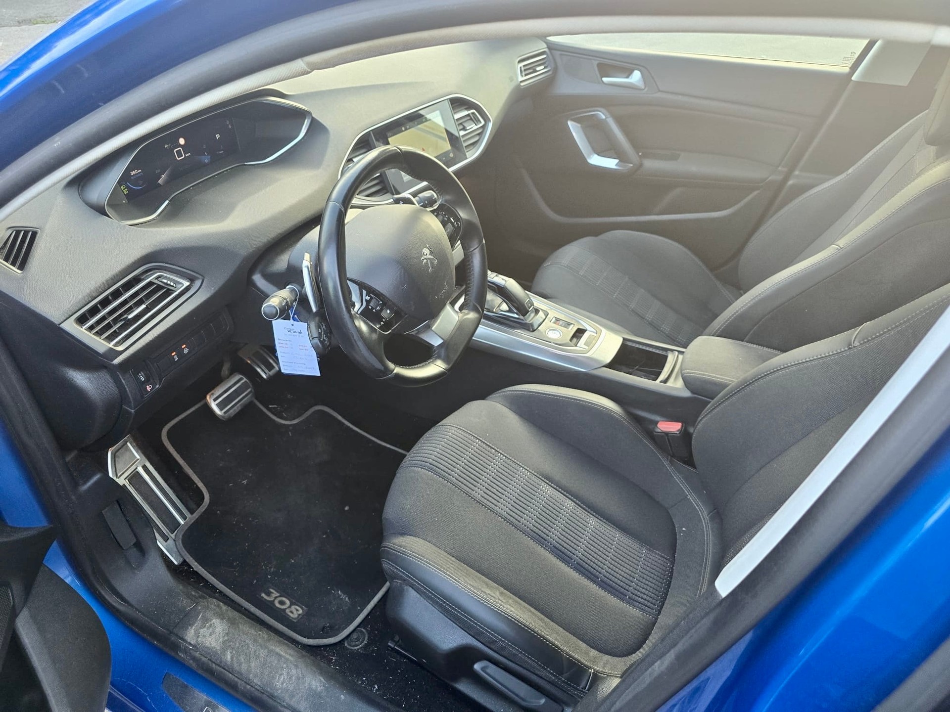 PEUGEOT 308 1.2 Pure Tech Allure Pack EAT8-image-10