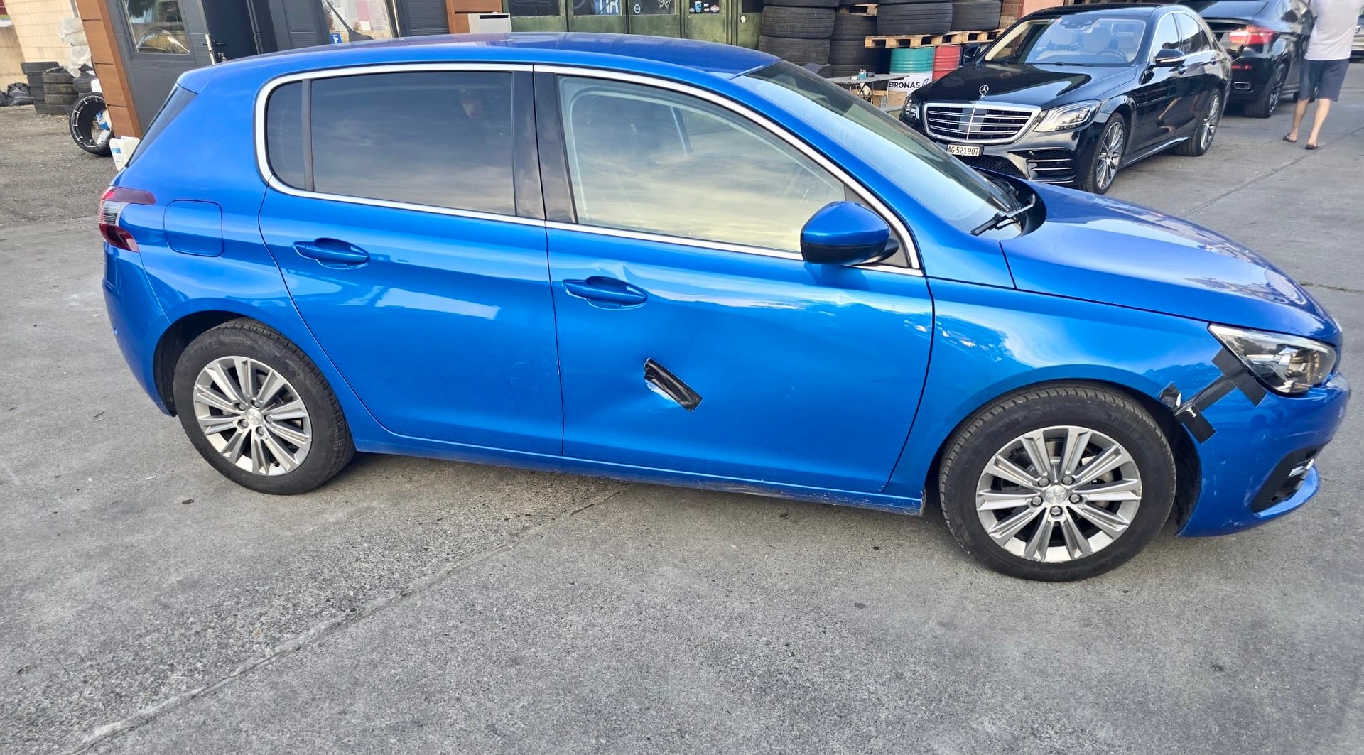 PEUGEOT 308 1.2 Pure Tech Allure Pack EAT8-image-5