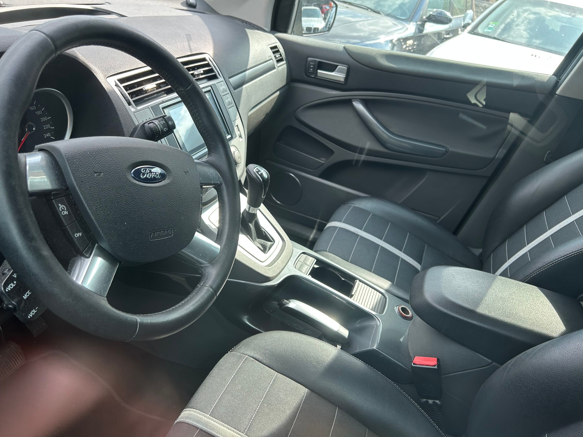 FORD Kuga 2.0 TDCi Individual 4WD PowerShift-image-1