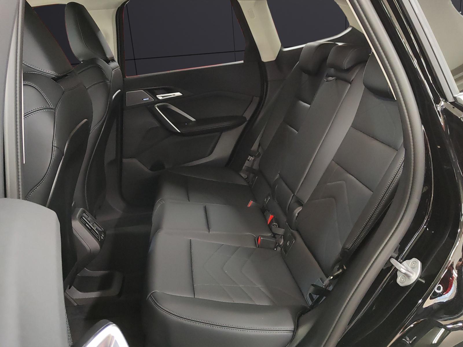 BMW iX1 30 xDrive-image-17