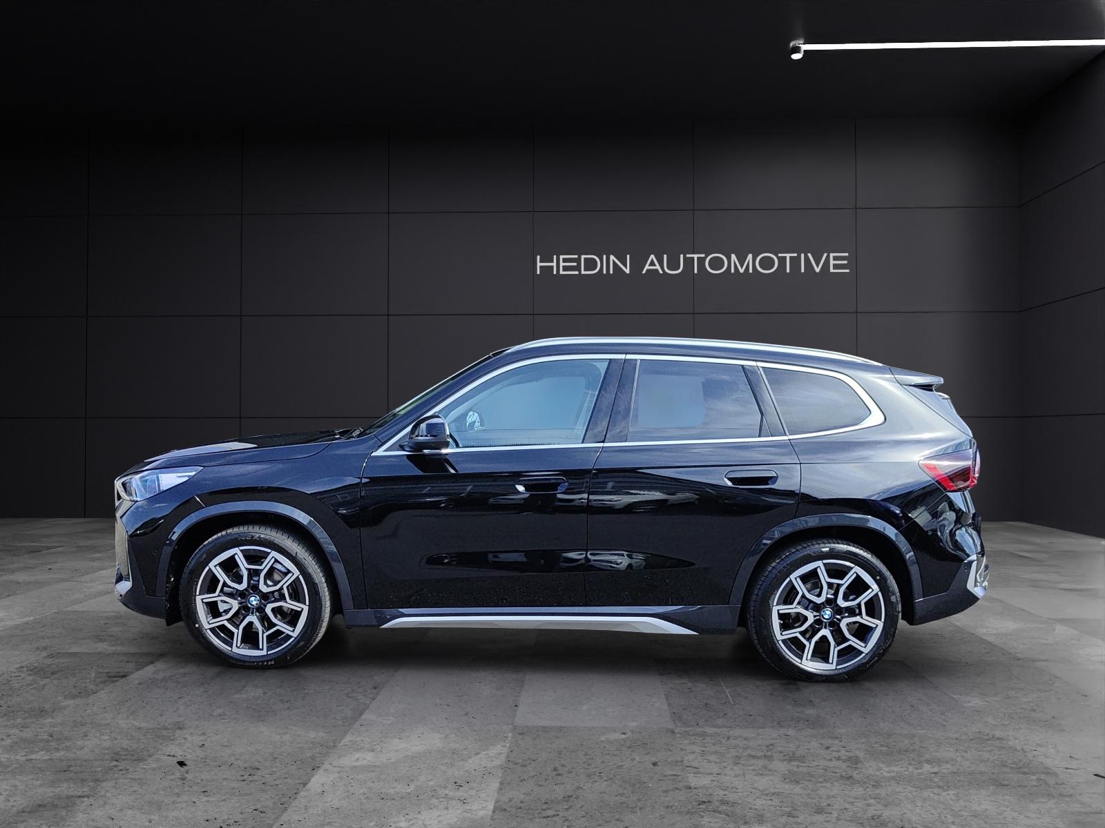 BMW iX1 30 xDrive-showroom-element-1
