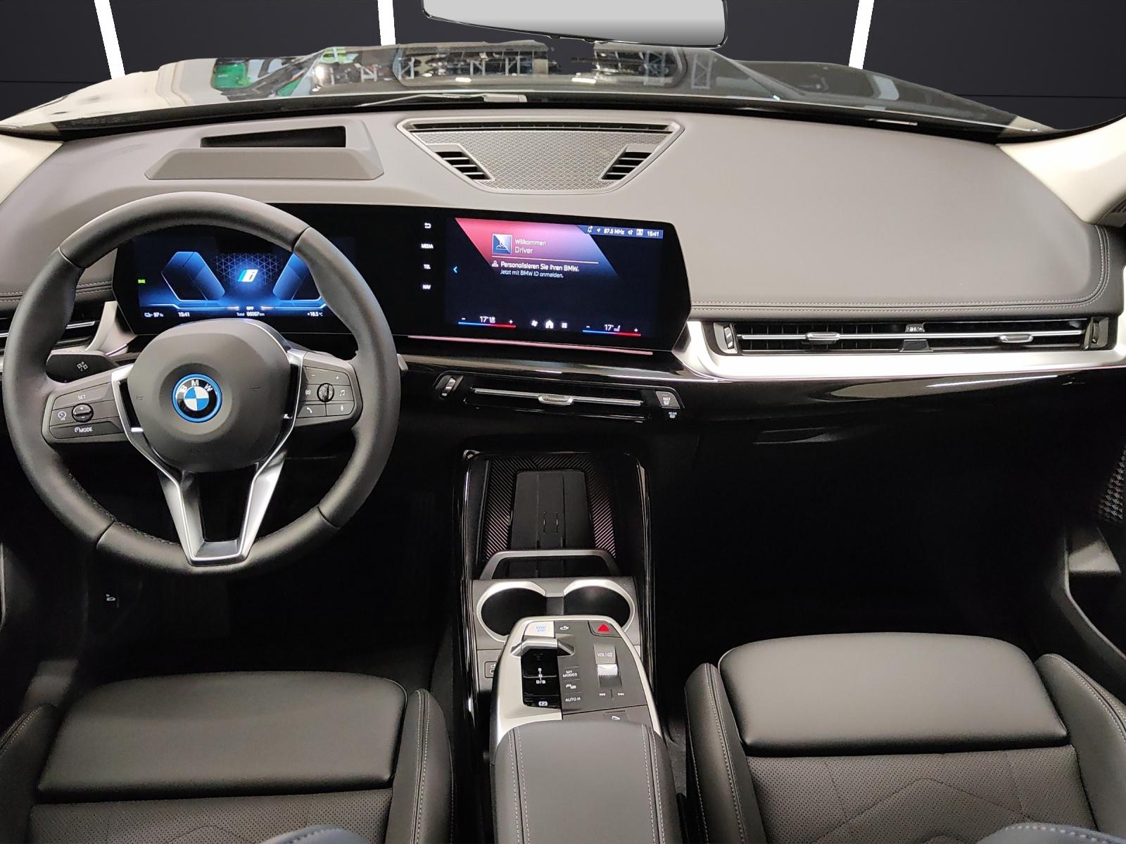BMW iX1 30 xDrive-image-18
