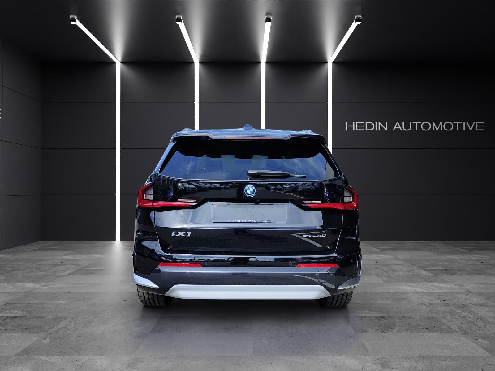 BMW iX1 30 xDrive-image-4
