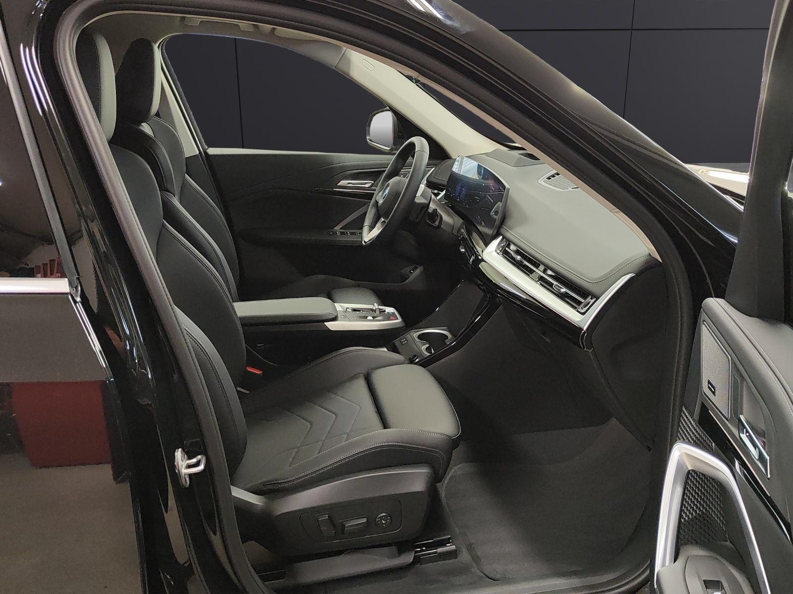 BMW iX1 30 xDrive-image-19