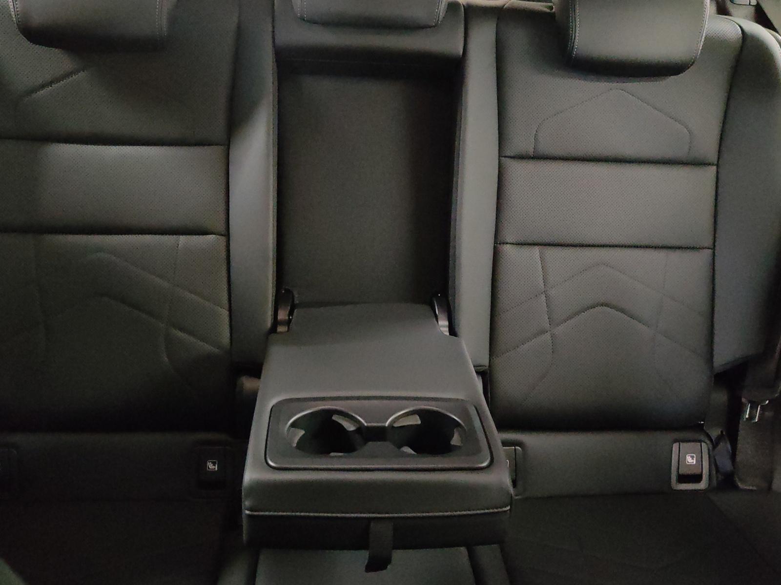 BMW iX1 30 xDrive-image-22
