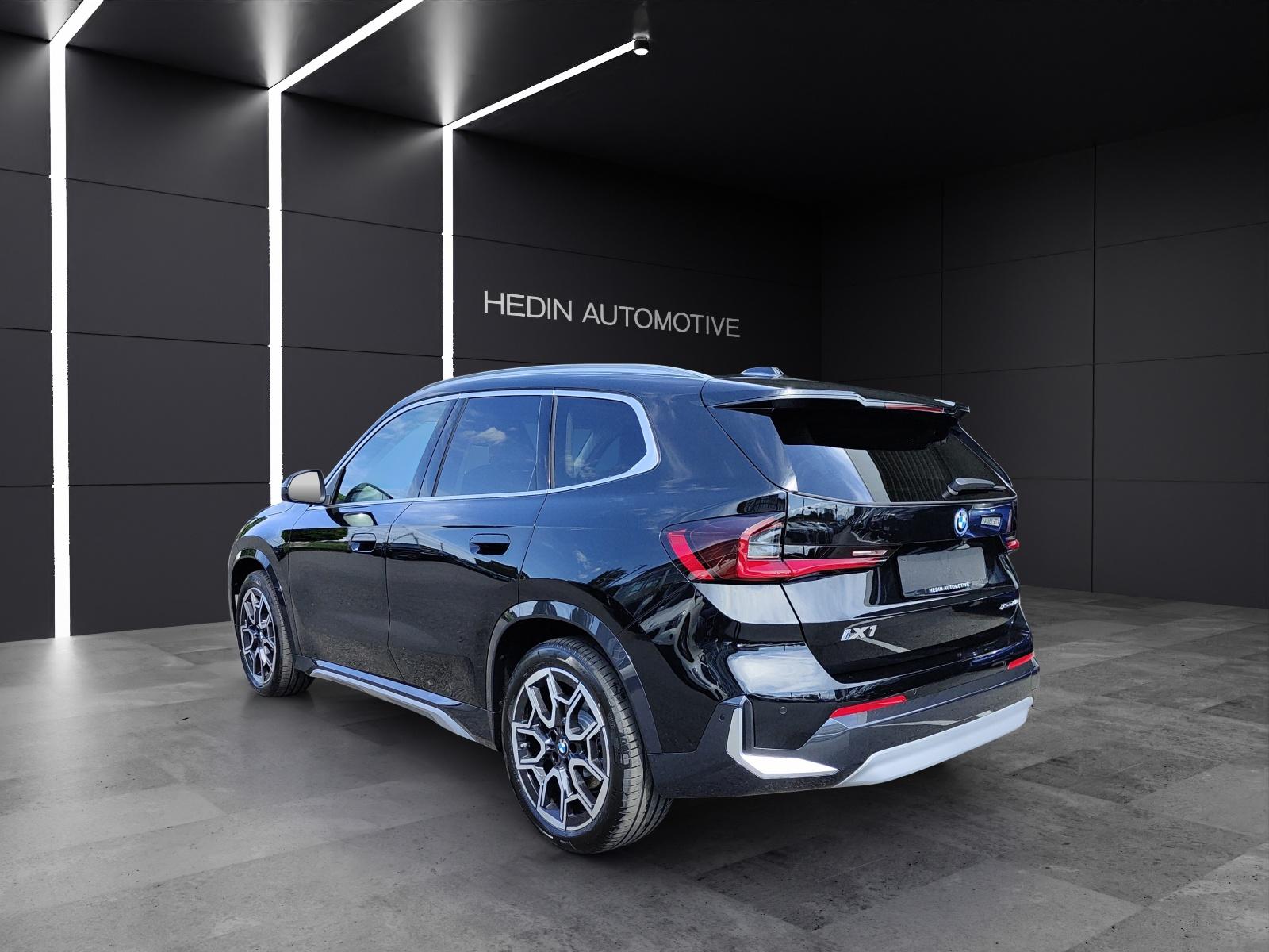 BMW iX1 30 xDrive-showroom-element-3