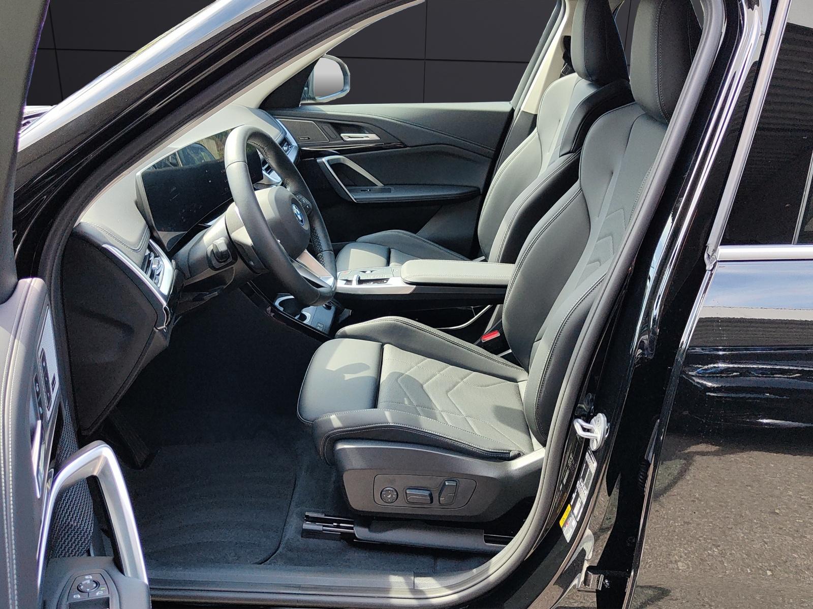 BMW iX1 30 xDrive-image-9