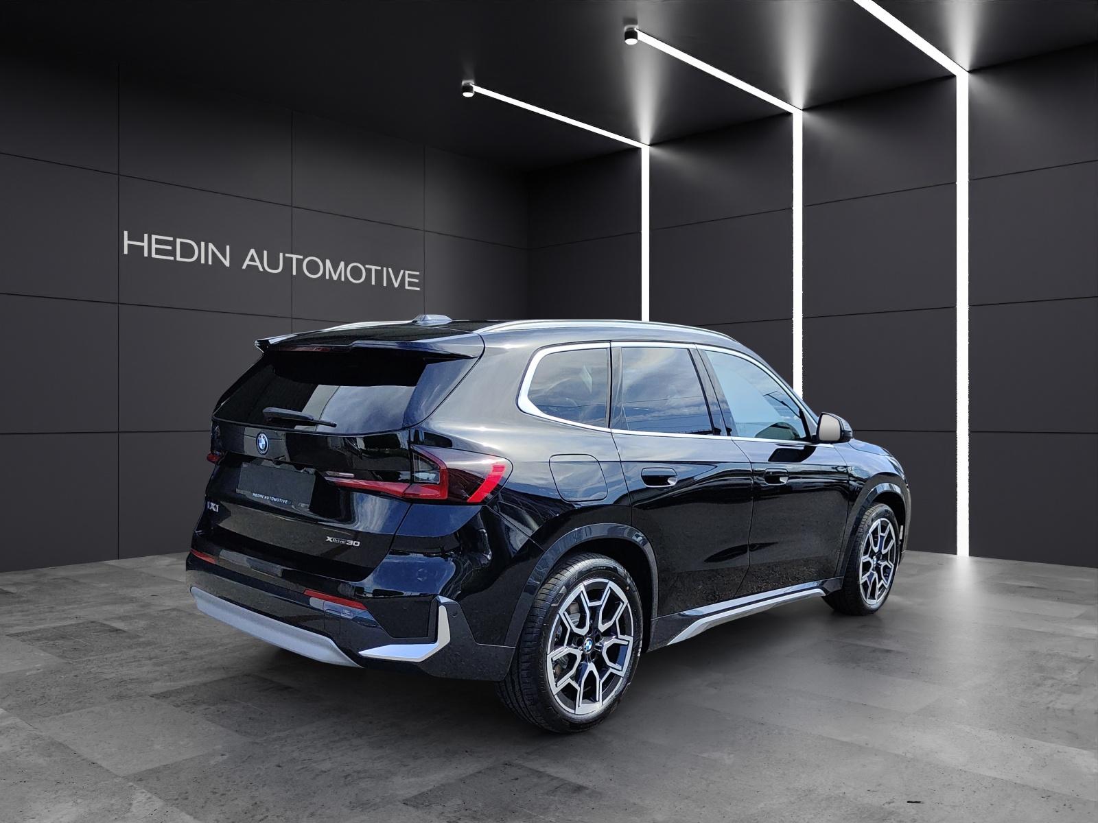 BMW iX1 30 xDrive-image-5