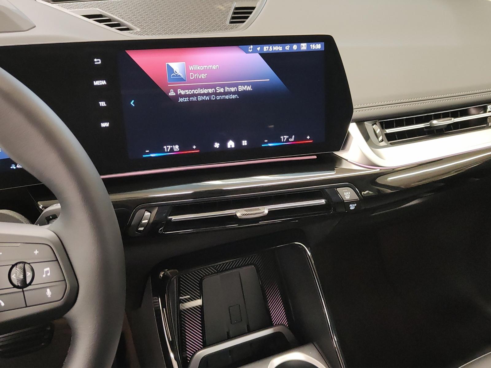 BMW iX1 30 xDrive-image-13