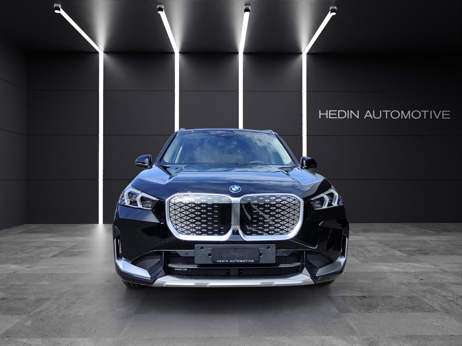 BMW iX1 30 xDrive-showroom-element-2