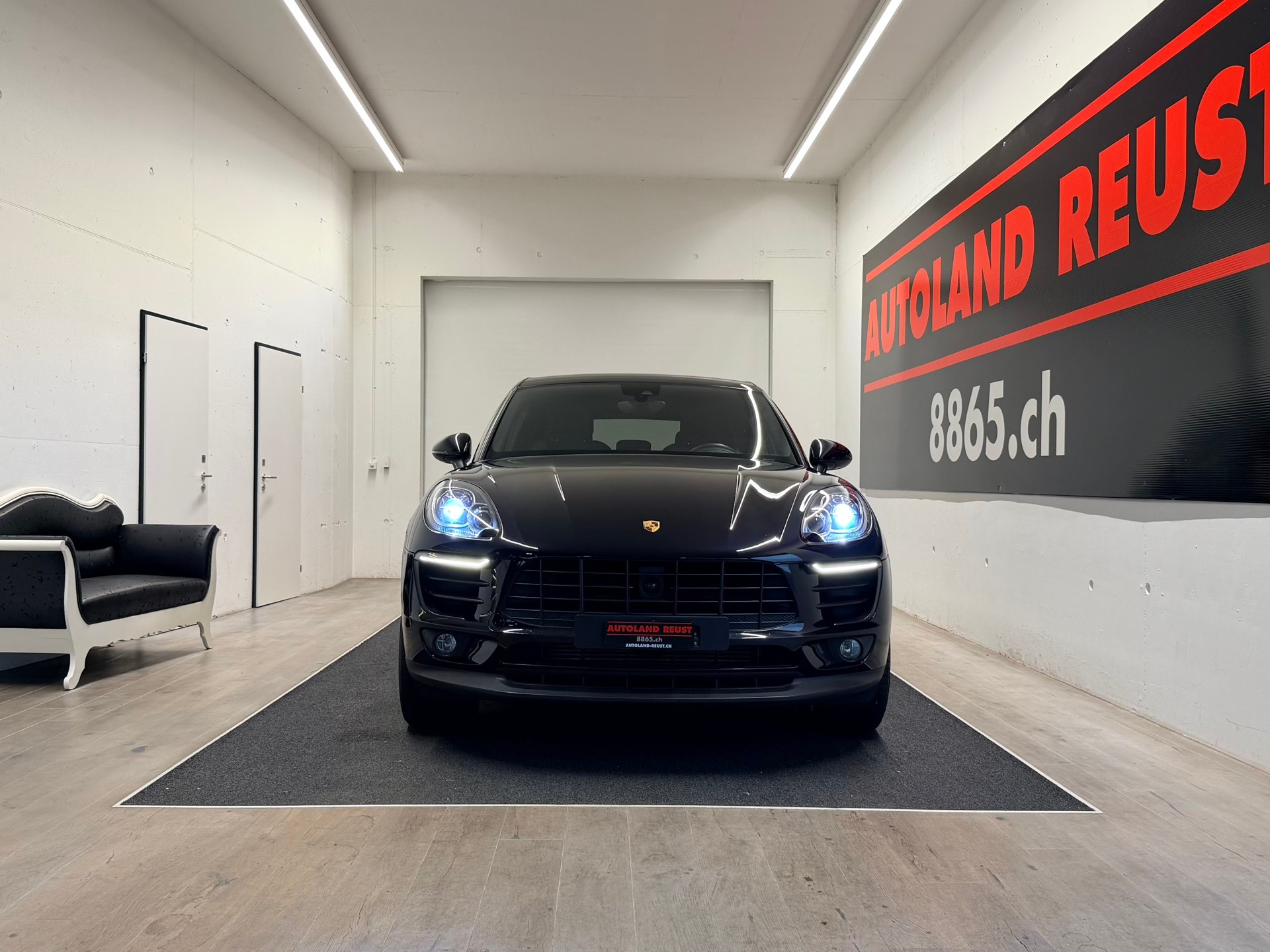 PORSCHE Macan S Diesel PDK-showroom-element-1