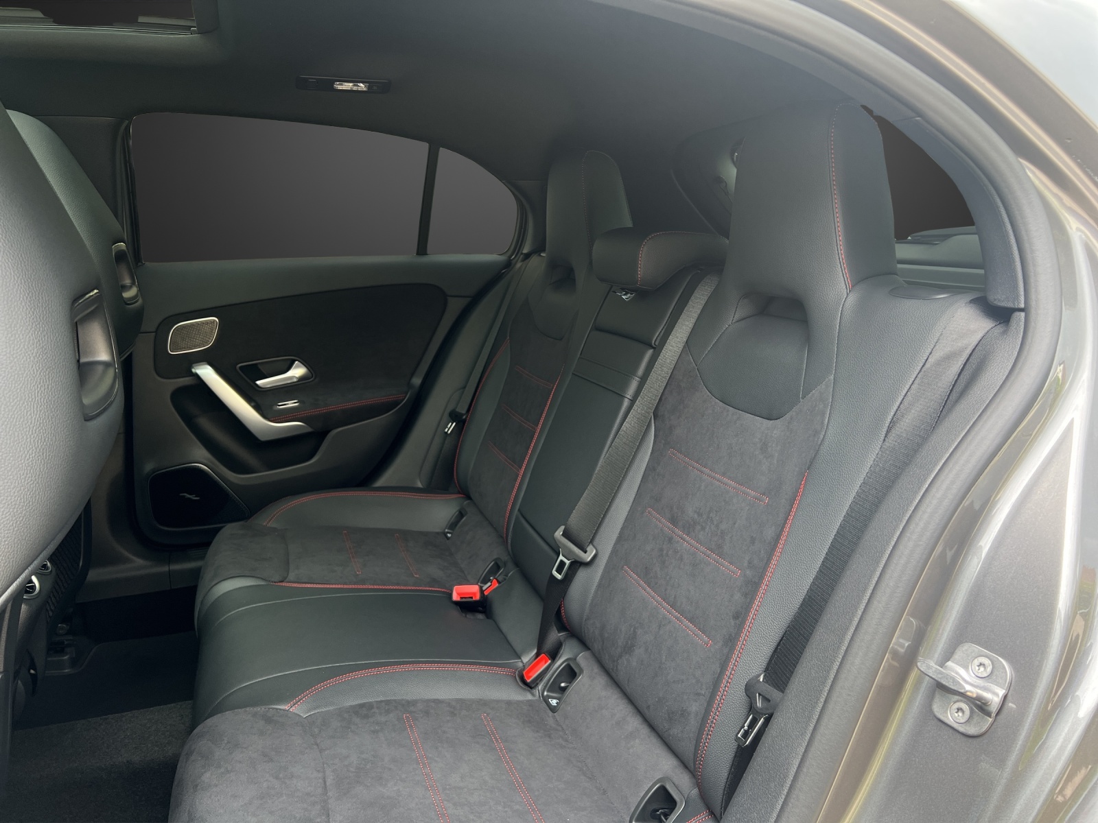 MERCEDES-BENZ A 250 4Matic 8G-DCT-image-11