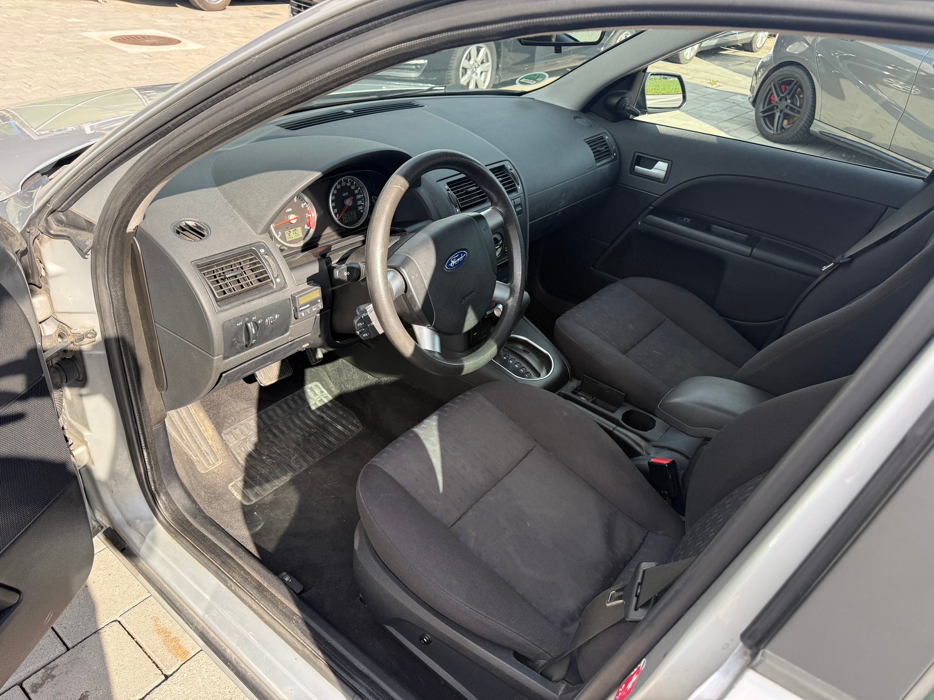 FORD Mondeo 2.0i 16V Trend-image-8