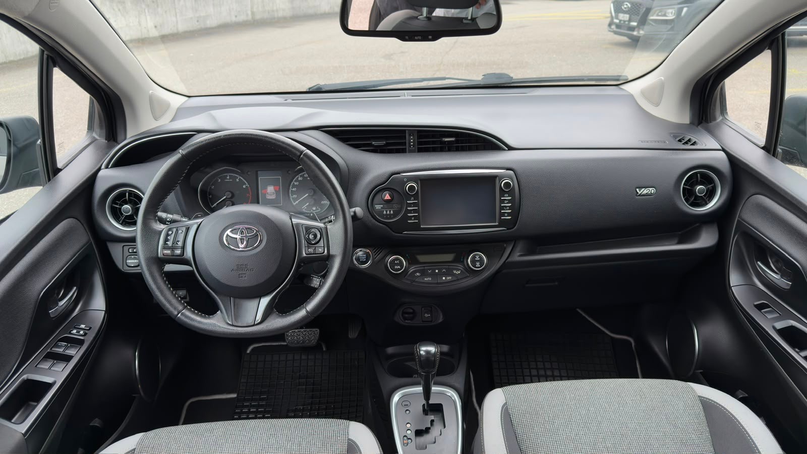 TOYOTA Yaris 1.5 Comfort CVT-image-7
