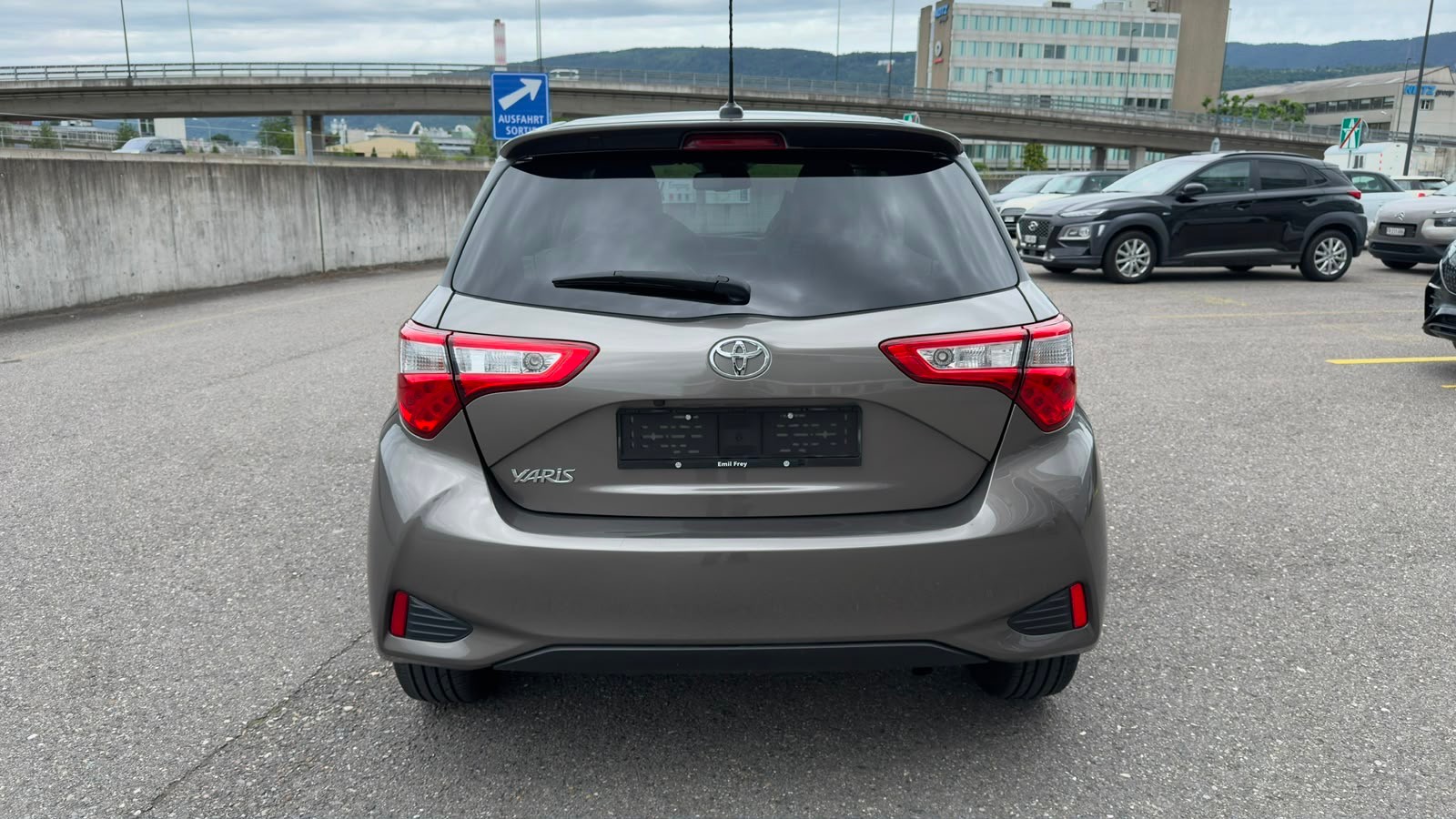 TOYOTA Yaris 1.5 Comfort CVT-image-3