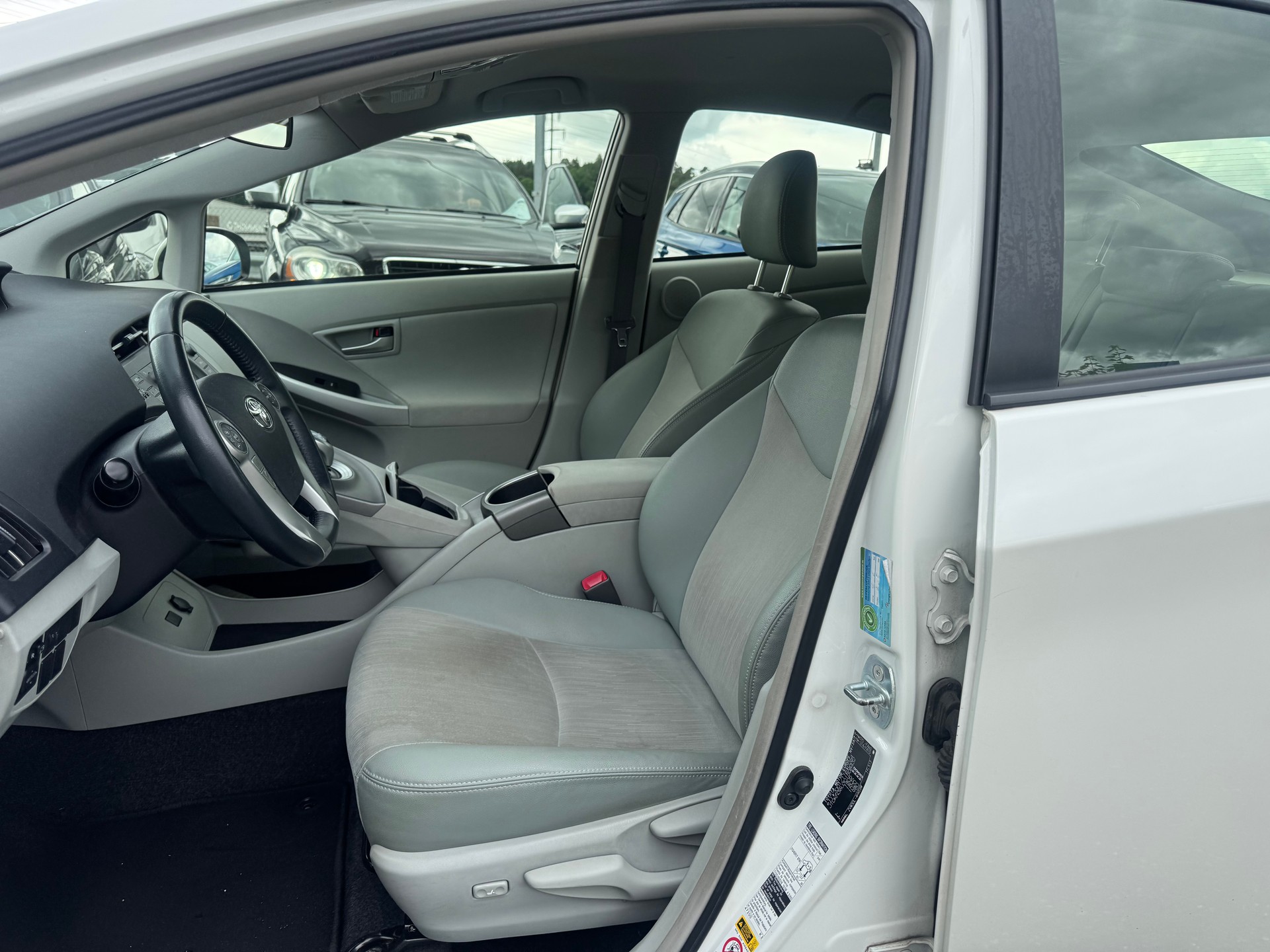 TOYOTA Prius 1.8 16V HSD Sol-image-8