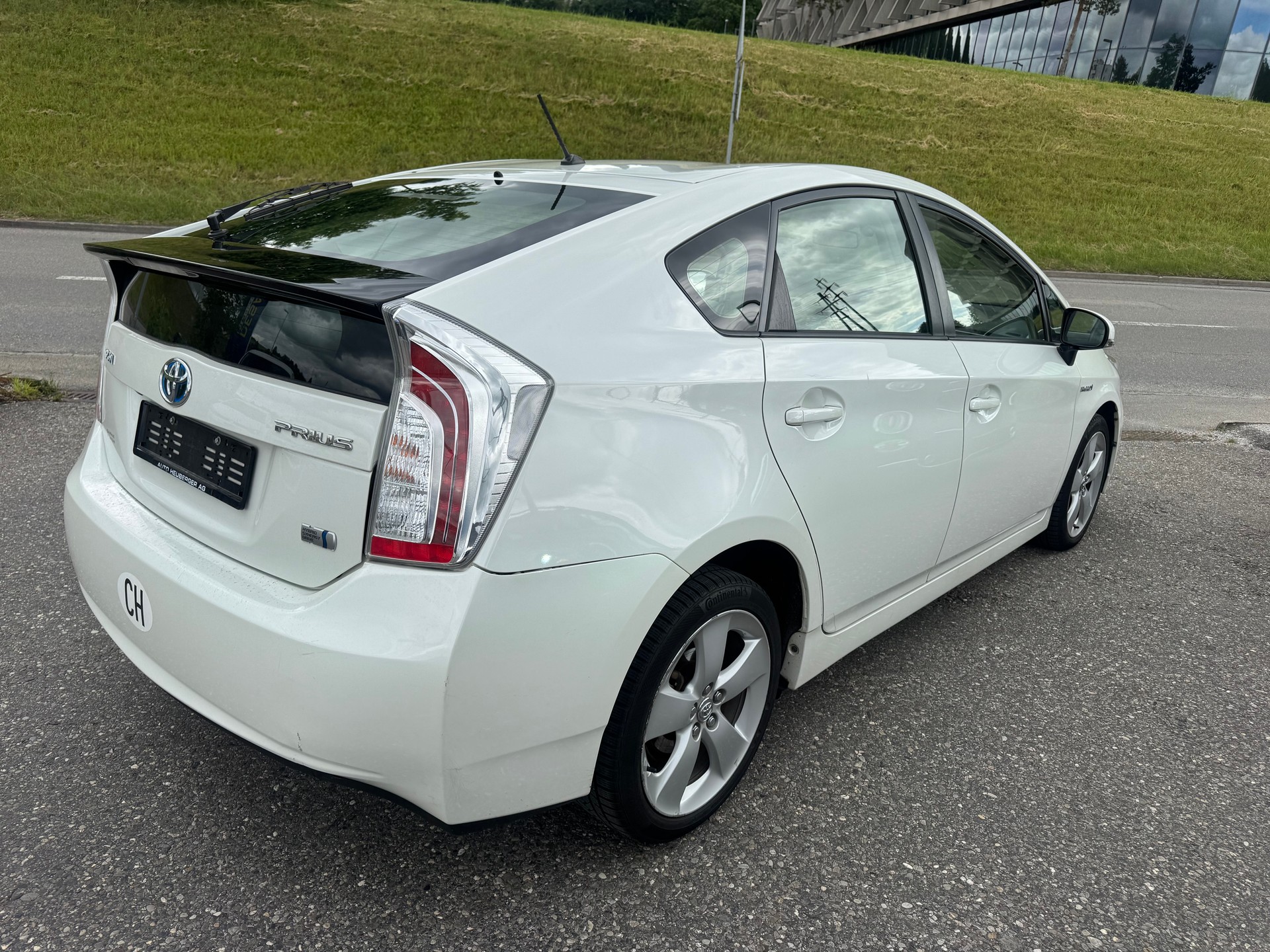 TOYOTA Prius 1.8 16V HSD Sol-image-3