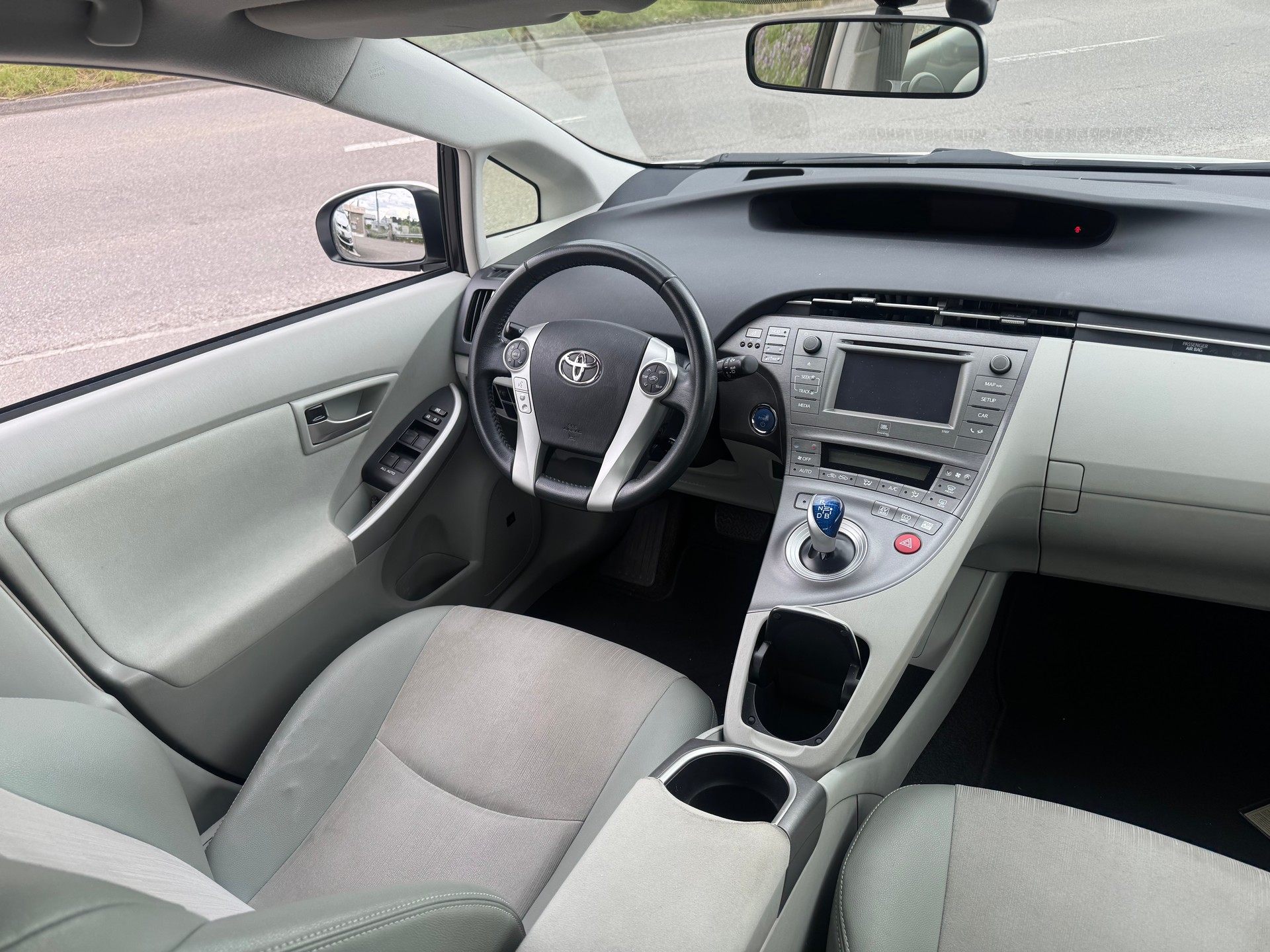 TOYOTA Prius 1.8 16V HSD Sol-image-7