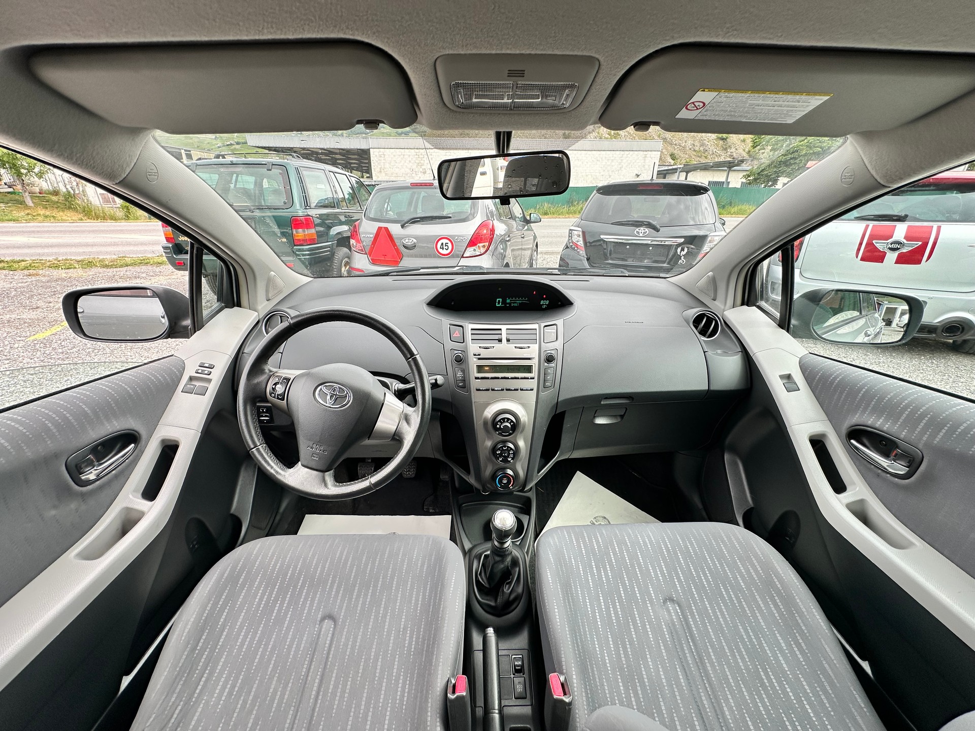TOYOTA Yaris 1.33 Linea Sol-image-10