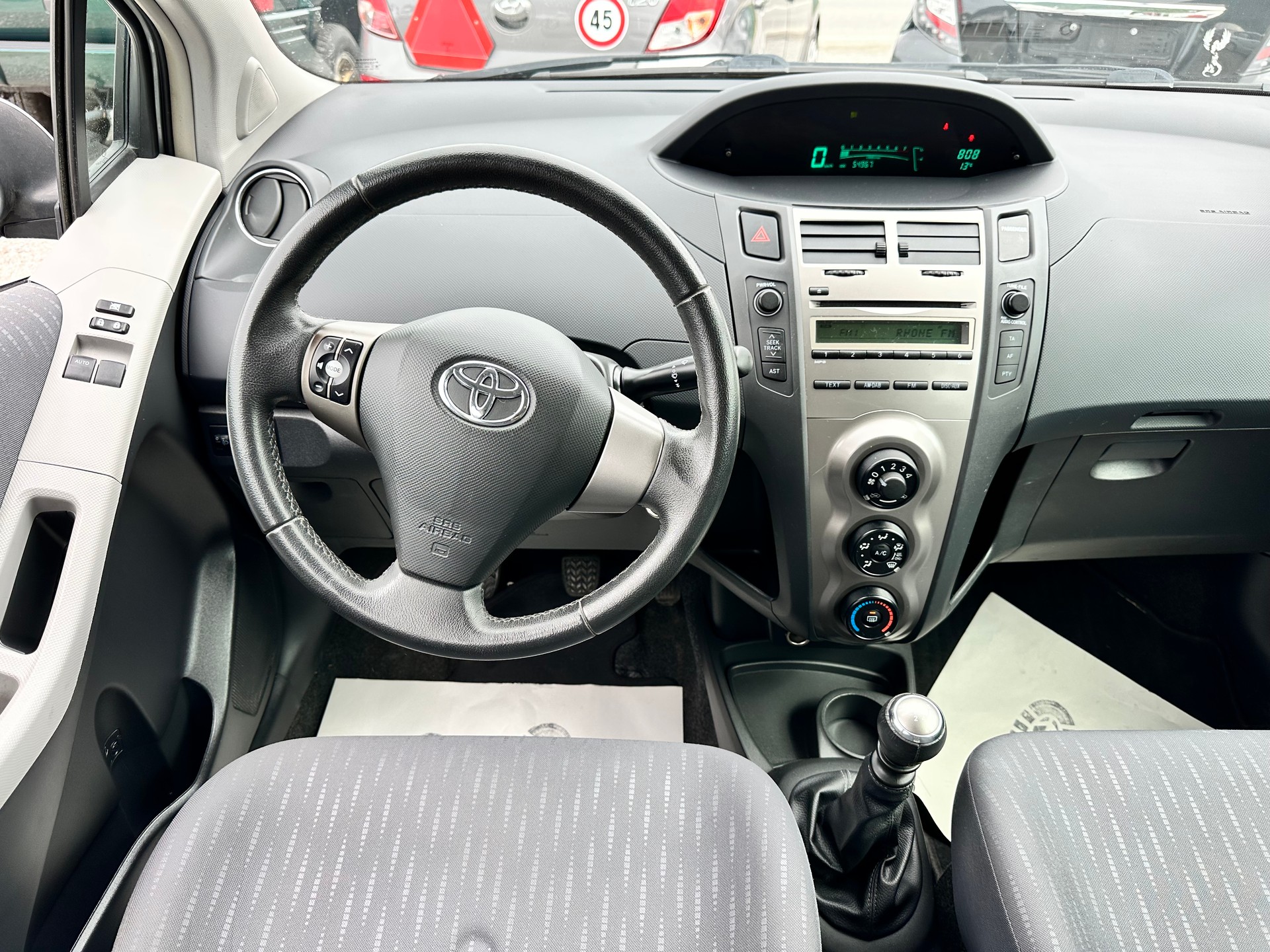 TOYOTA Yaris 1.33 Linea Sol-image-12