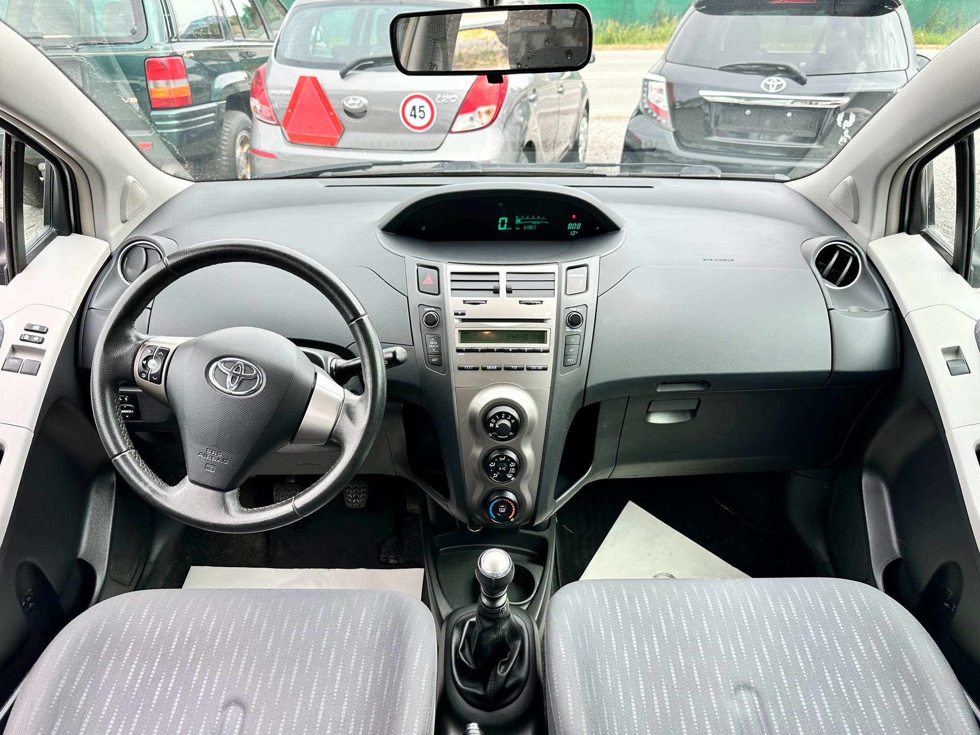 TOYOTA Yaris 1.33 Linea Sol-image-11