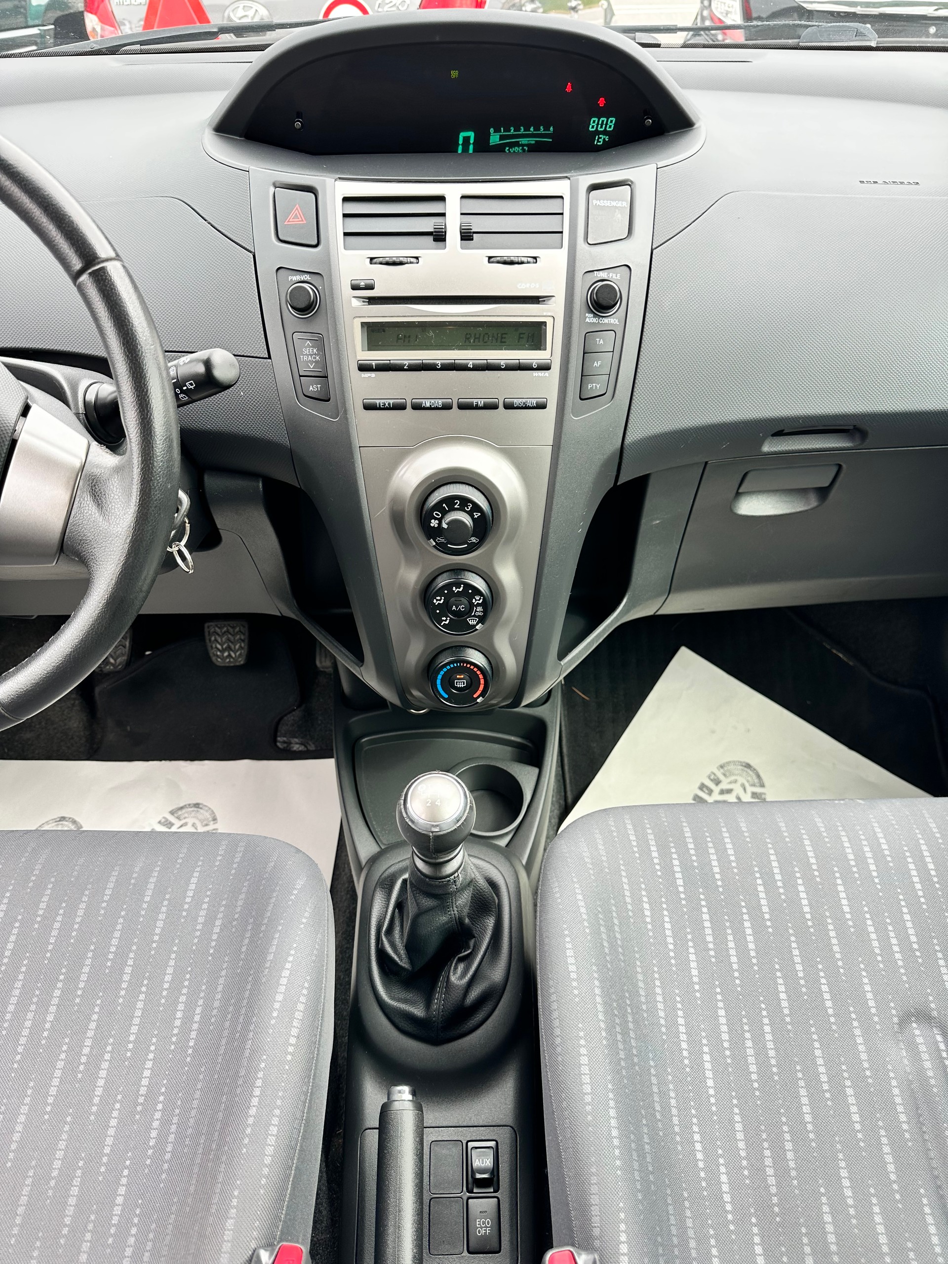 TOYOTA Yaris 1.33 Linea Sol-image-13