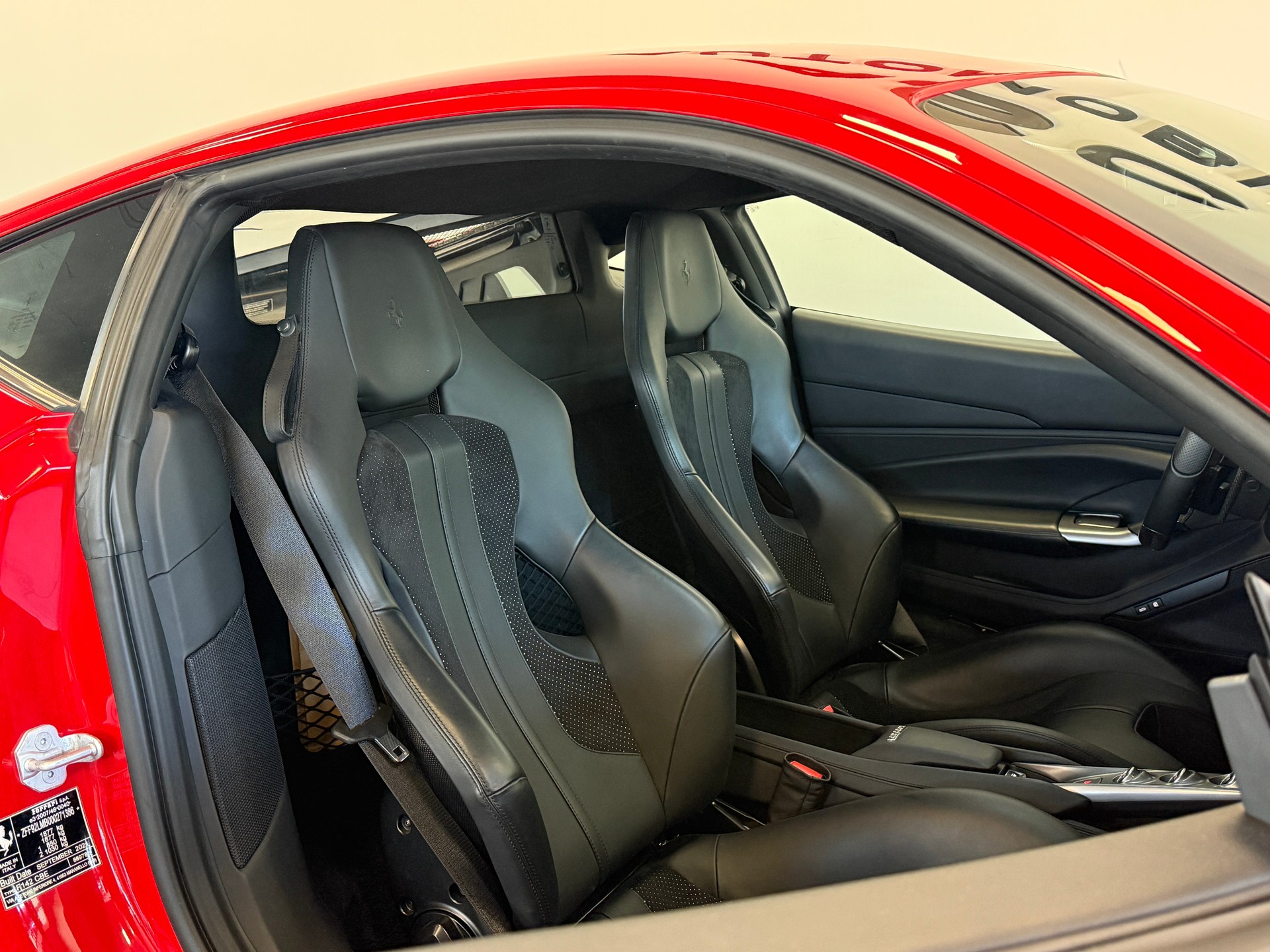 FERRARI F8 Tributo-image-13