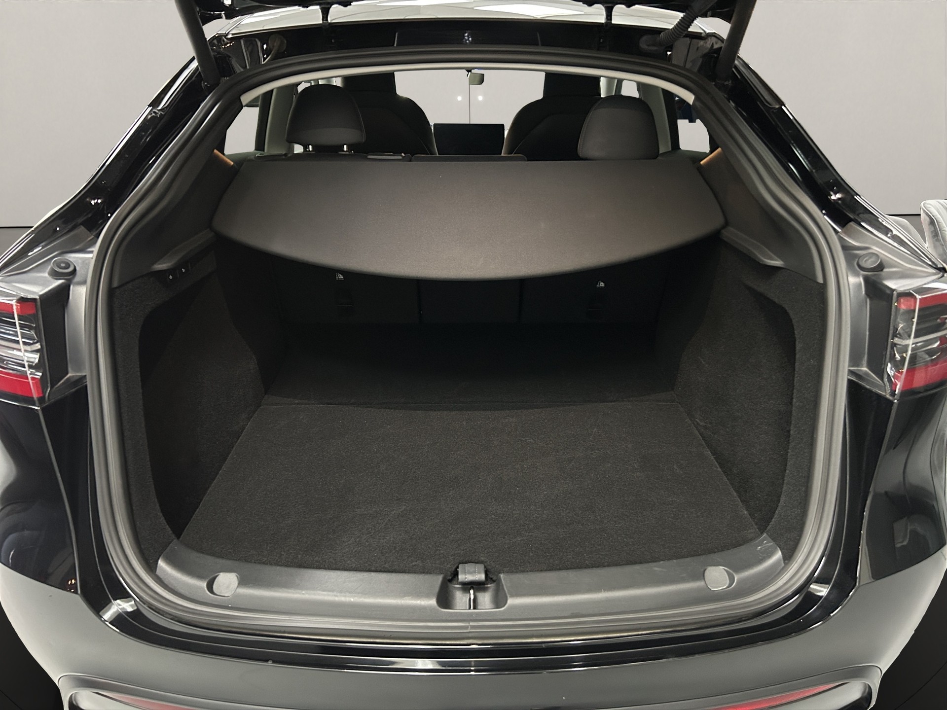 TESLA Model Y Long Range-image-7