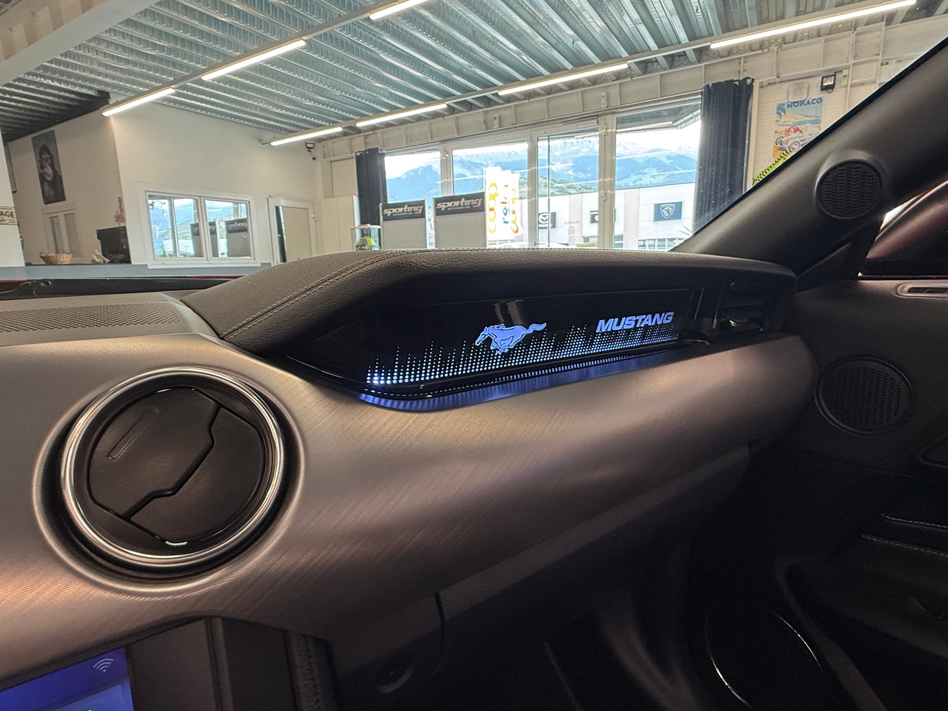 FORD Mustang Convertible 5.0 V8 GT Automat CH AUTO-image-15