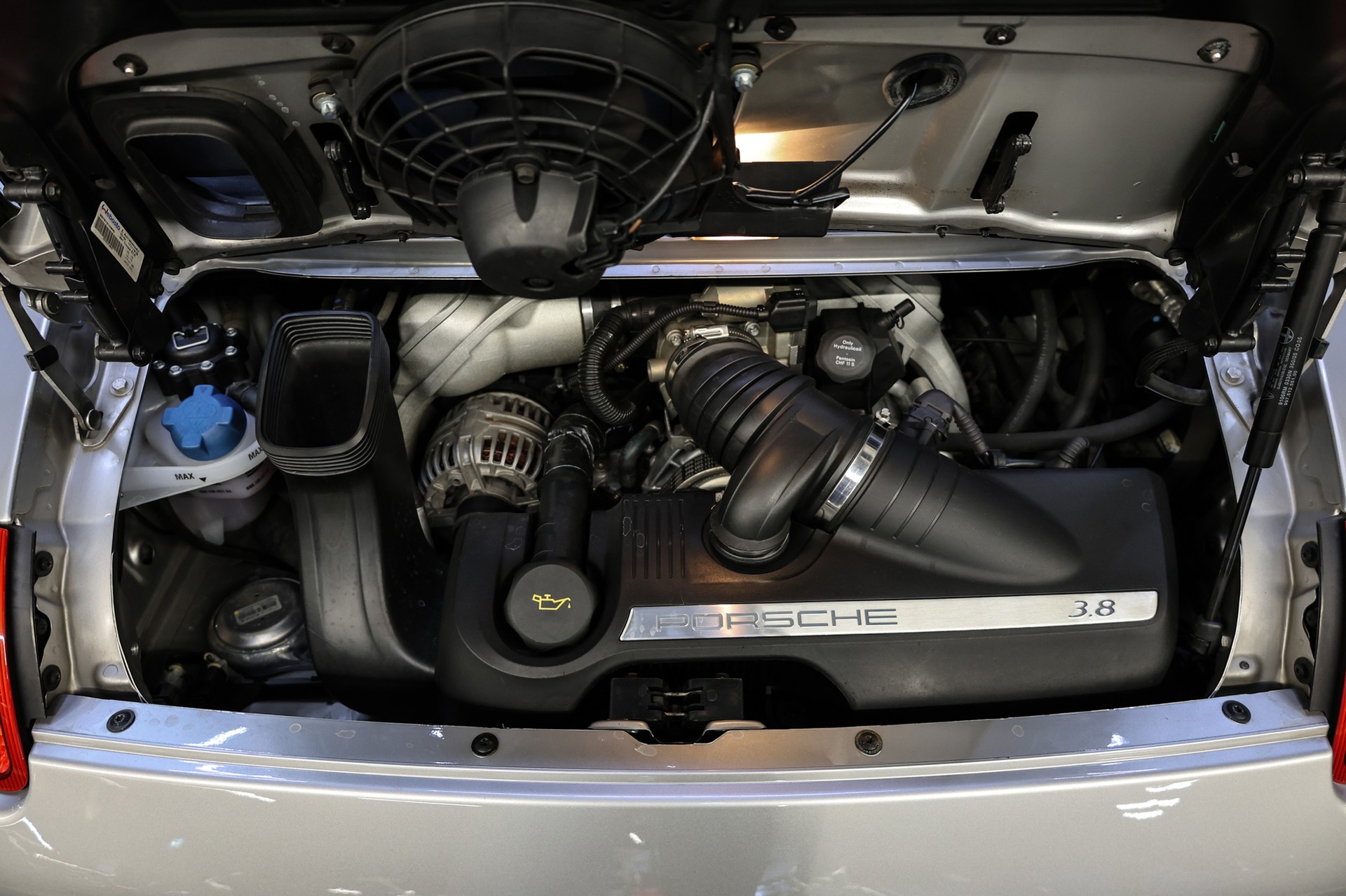 PORSCHE 911 Carrera 4S-image-19