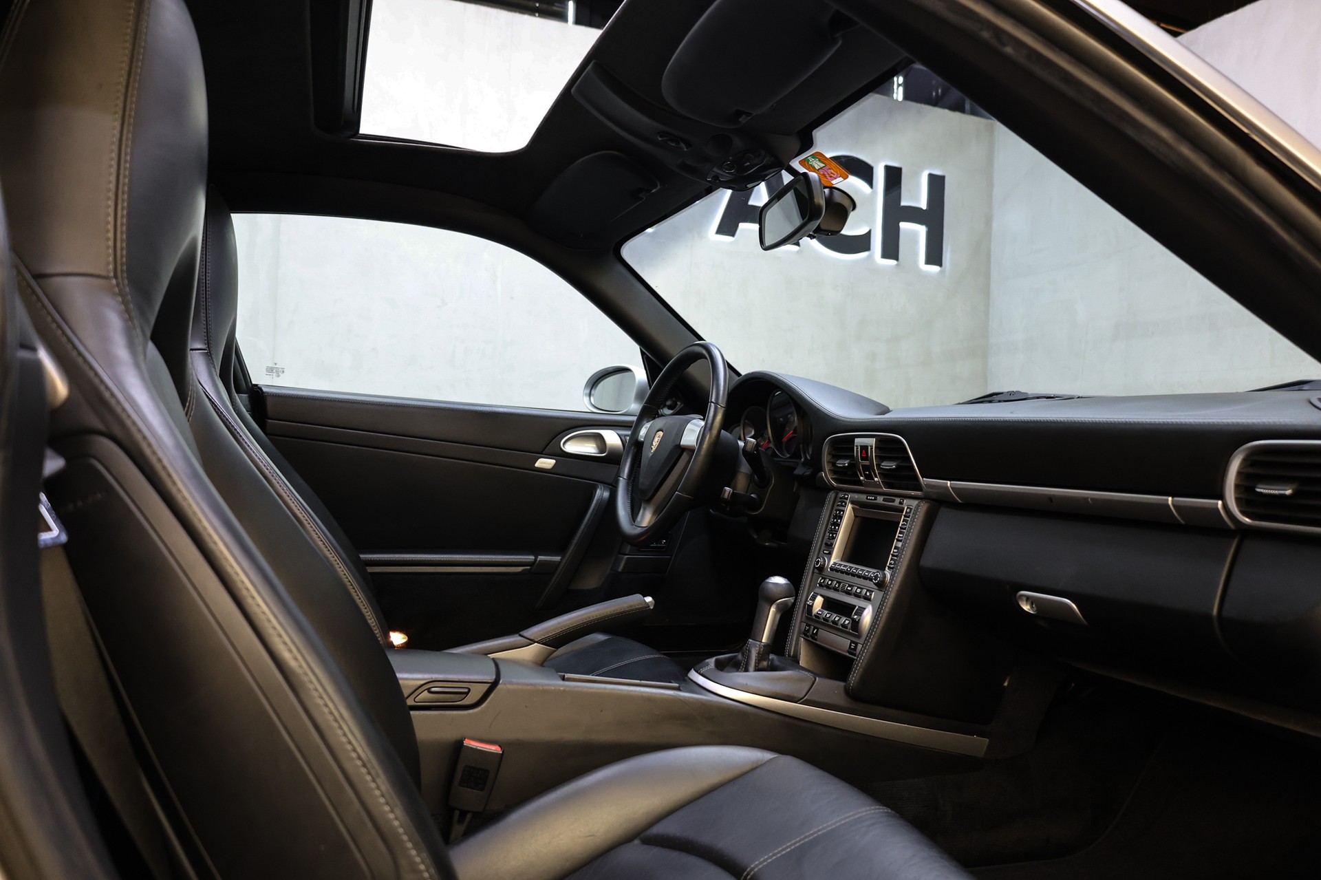 PORSCHE 911 Carrera 4S-image-22