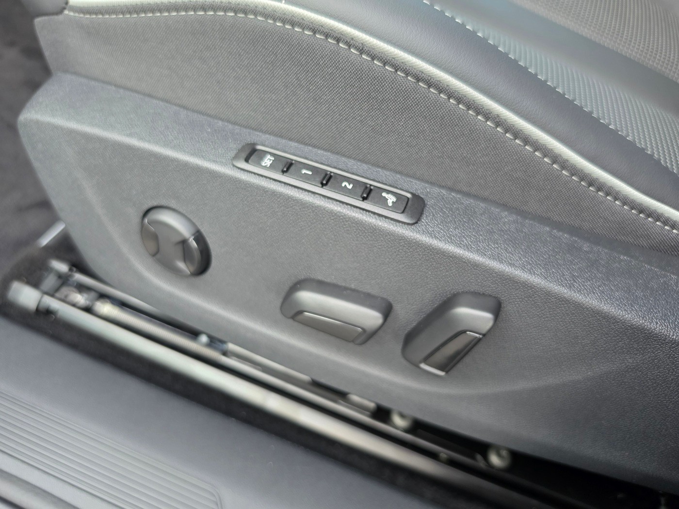 SKODA Enyaq 4x4 RS-image-18