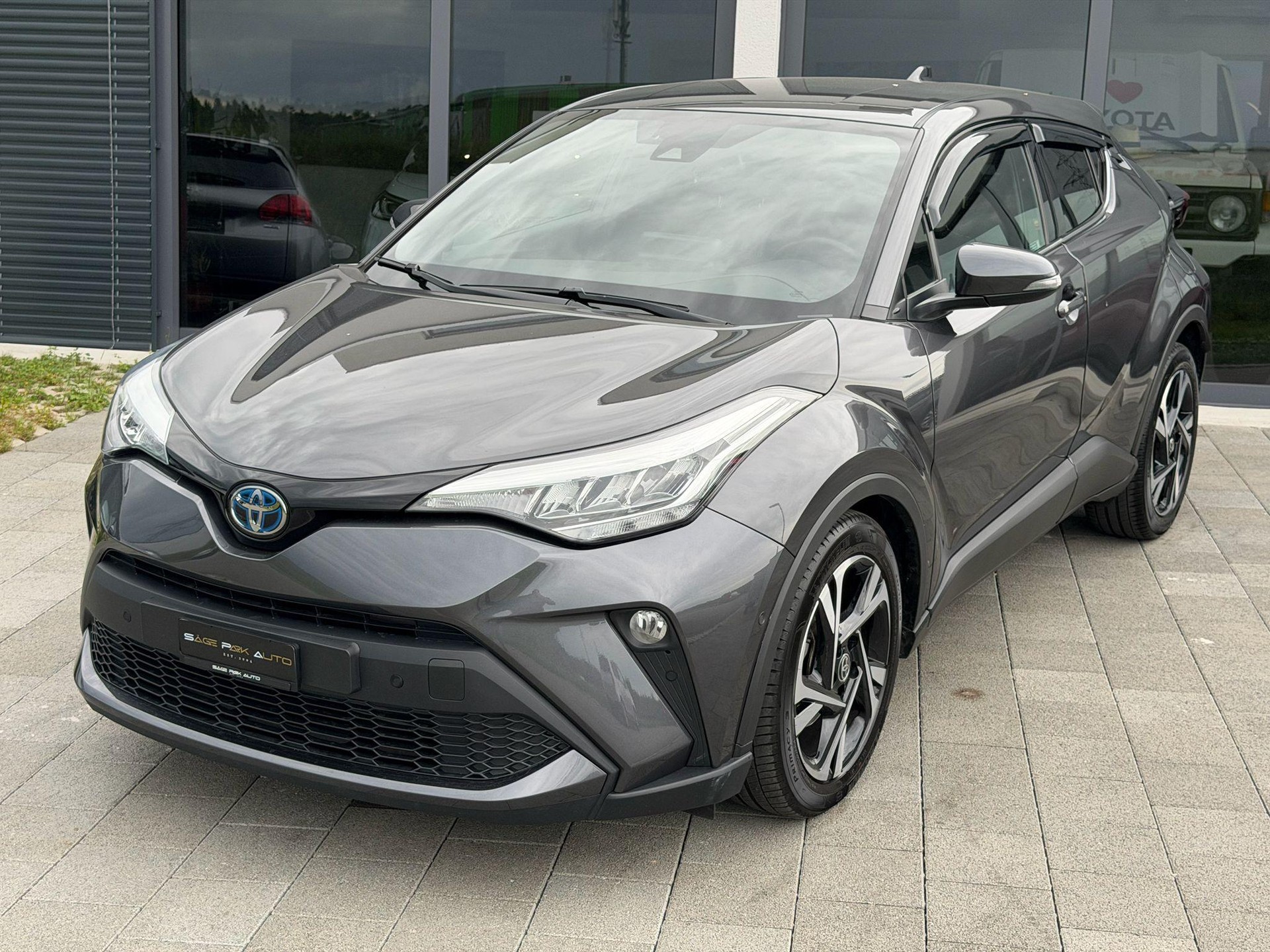 TOYOTA C-HR 1.8 VVTi HSD Trend-showroom-element-3