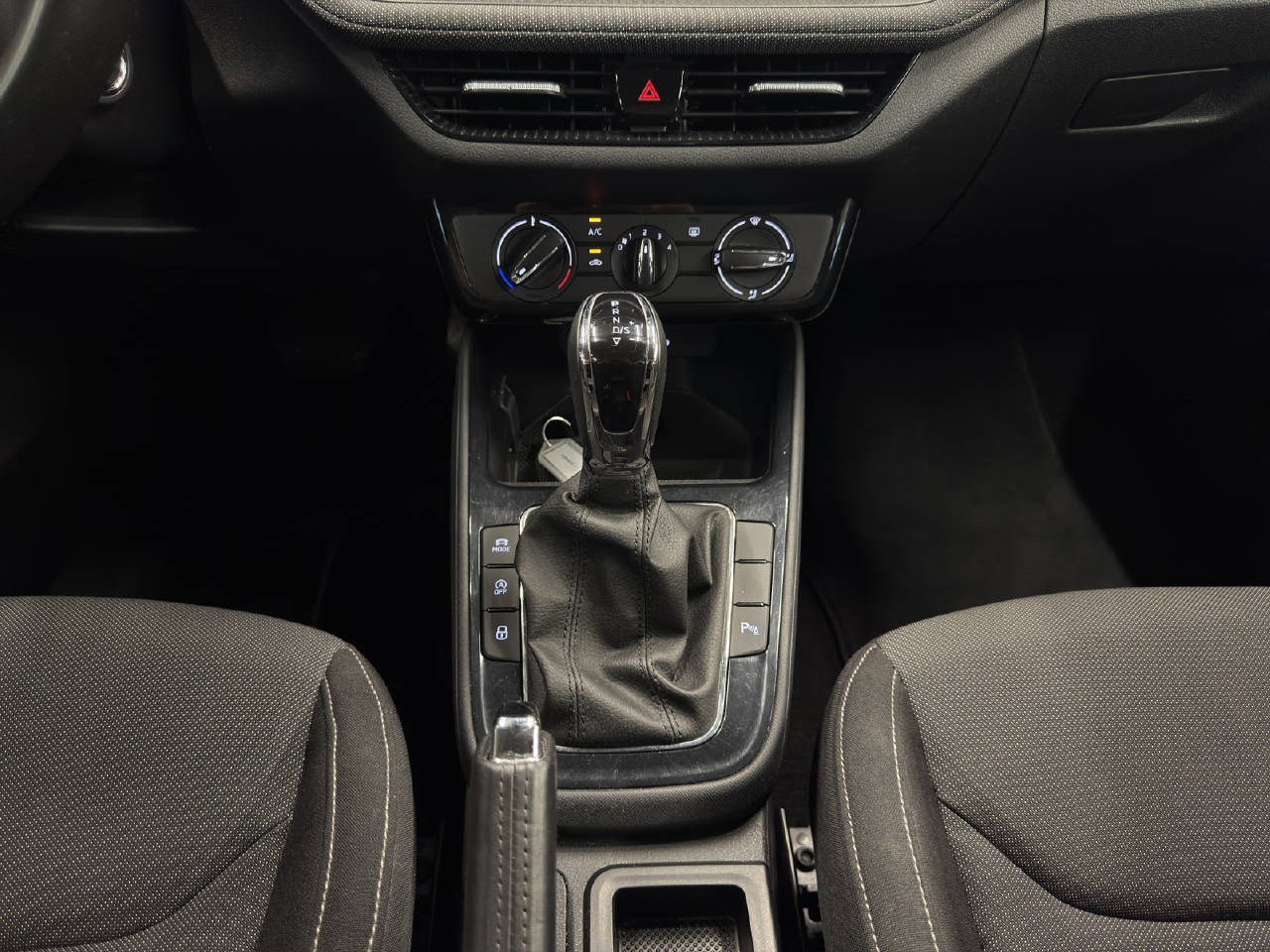 SKODA Fabia 1.0 TSI Selection DSG-image-10