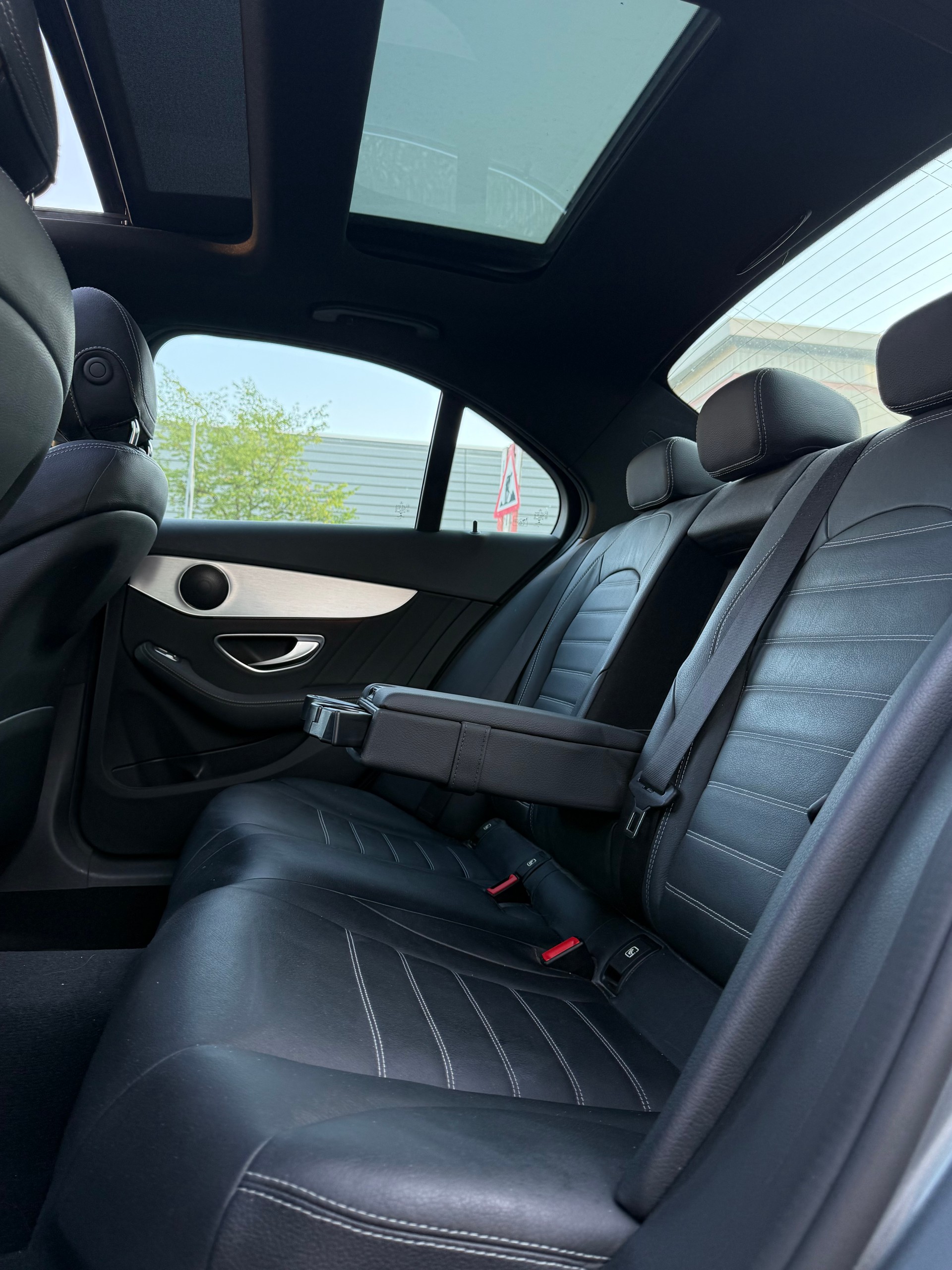 MERCEDES-BENZ C 200 AMG Line 4Matic 7G-Tronic-image-6