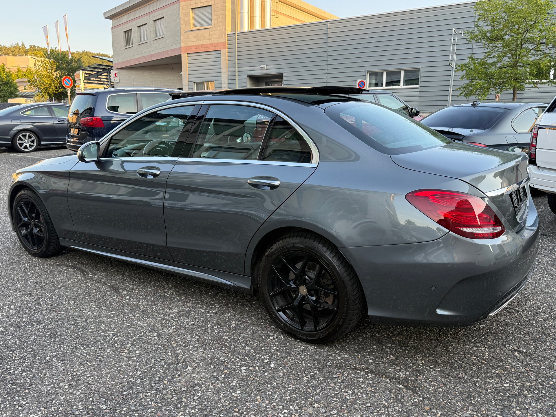 MERCEDES-BENZ C 200 AMG Line 4Matic 7G-Tronic-image-3