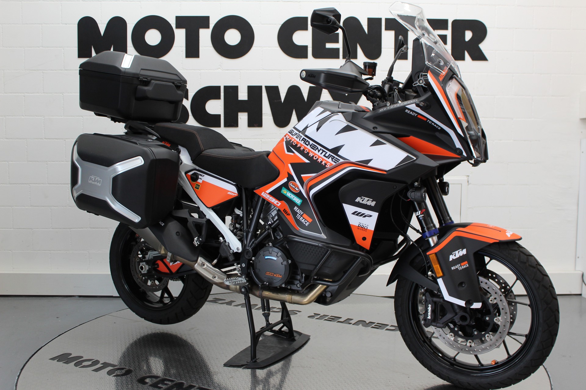 KTM 1290 Super Adventure S-showroom-element-1