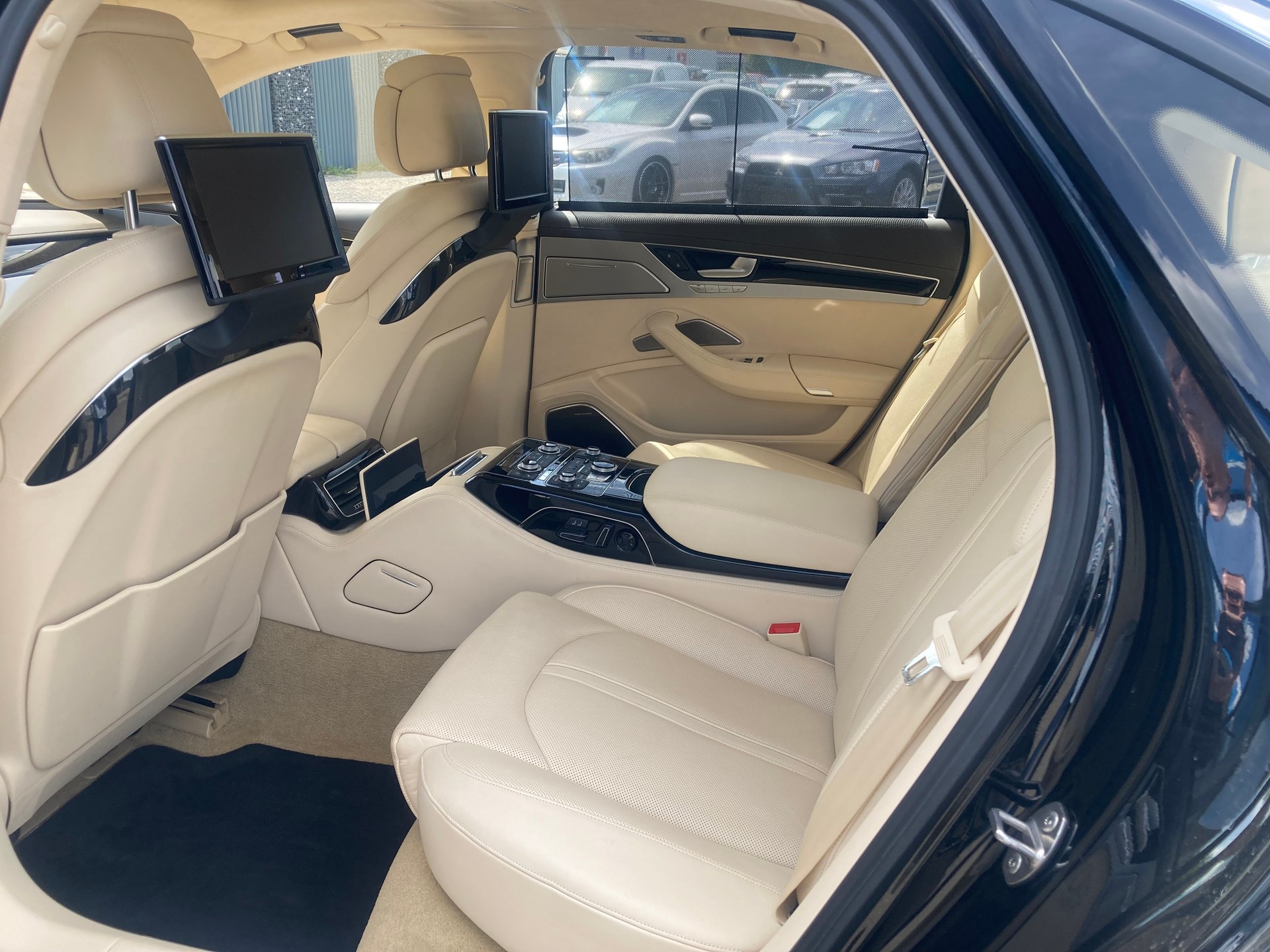 AUDI A8 L 6.3 FSI W12 quattro tiptronic-image-8