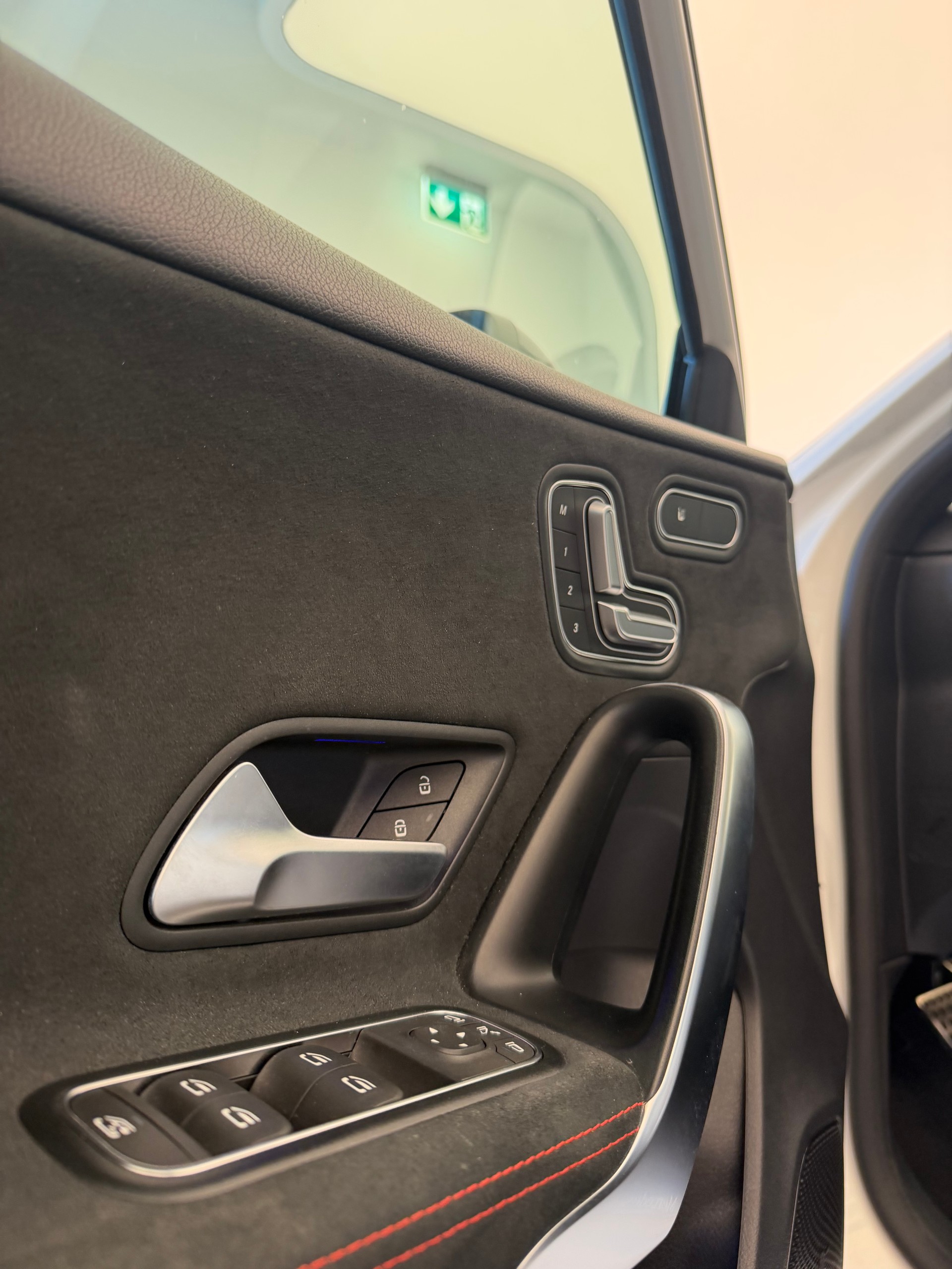MERCEDES-BENZ A 220 Style 7G-DCT 4Matic-image-10