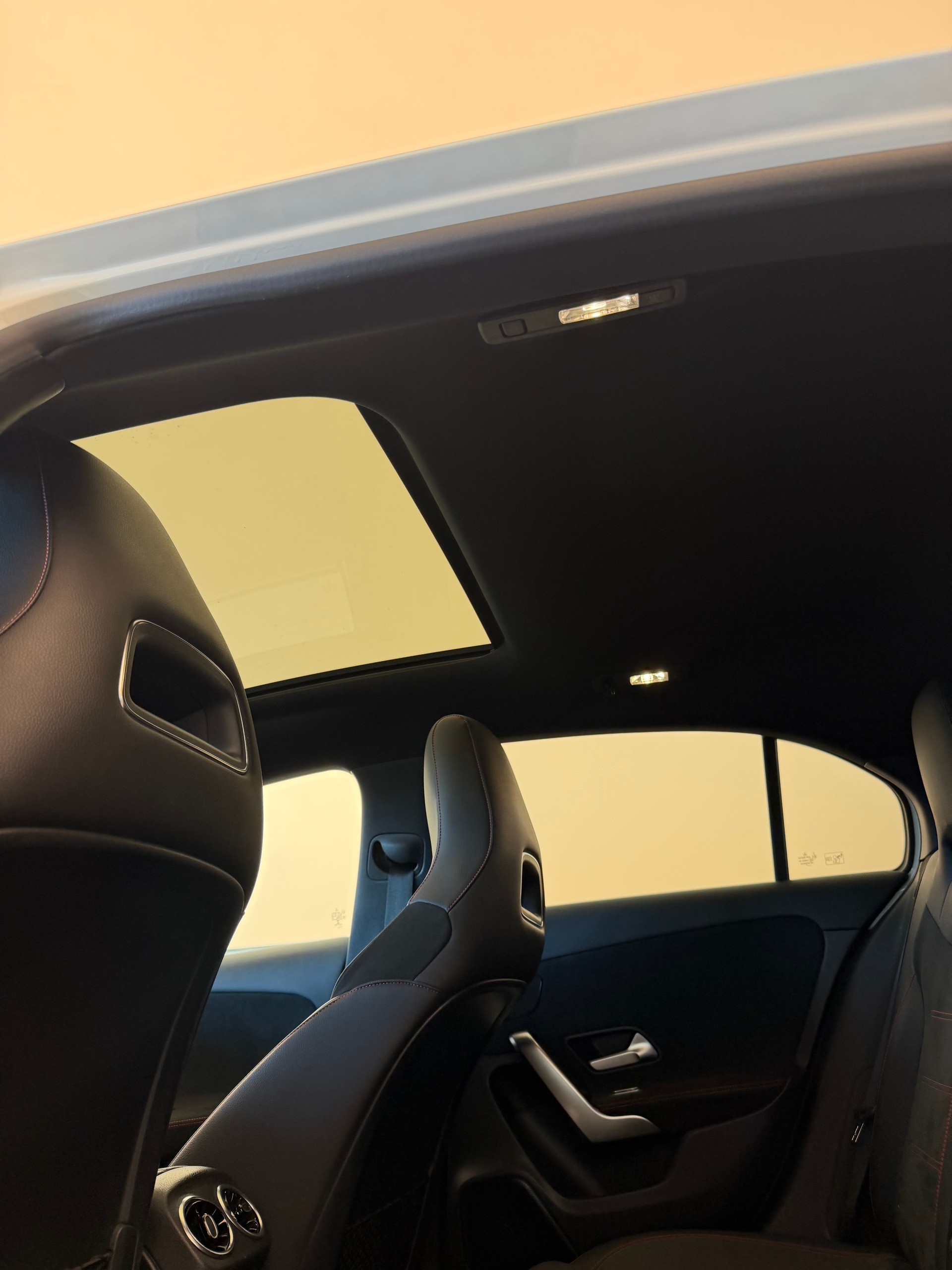 MERCEDES-BENZ A 220 Style 7G-DCT 4Matic-image-7