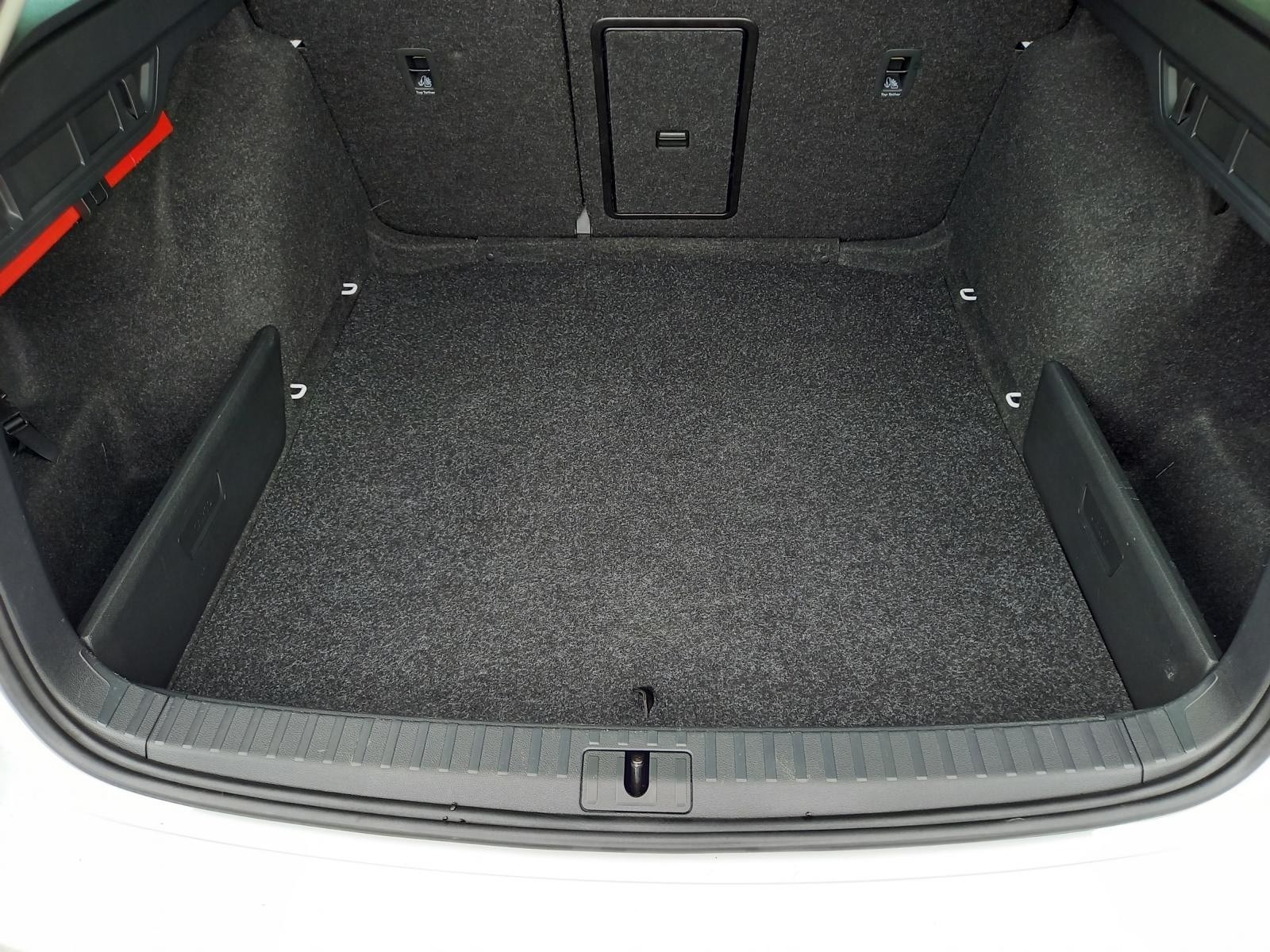 SKODA Octavia Combi 2.0 TDI DSG Style-image-12