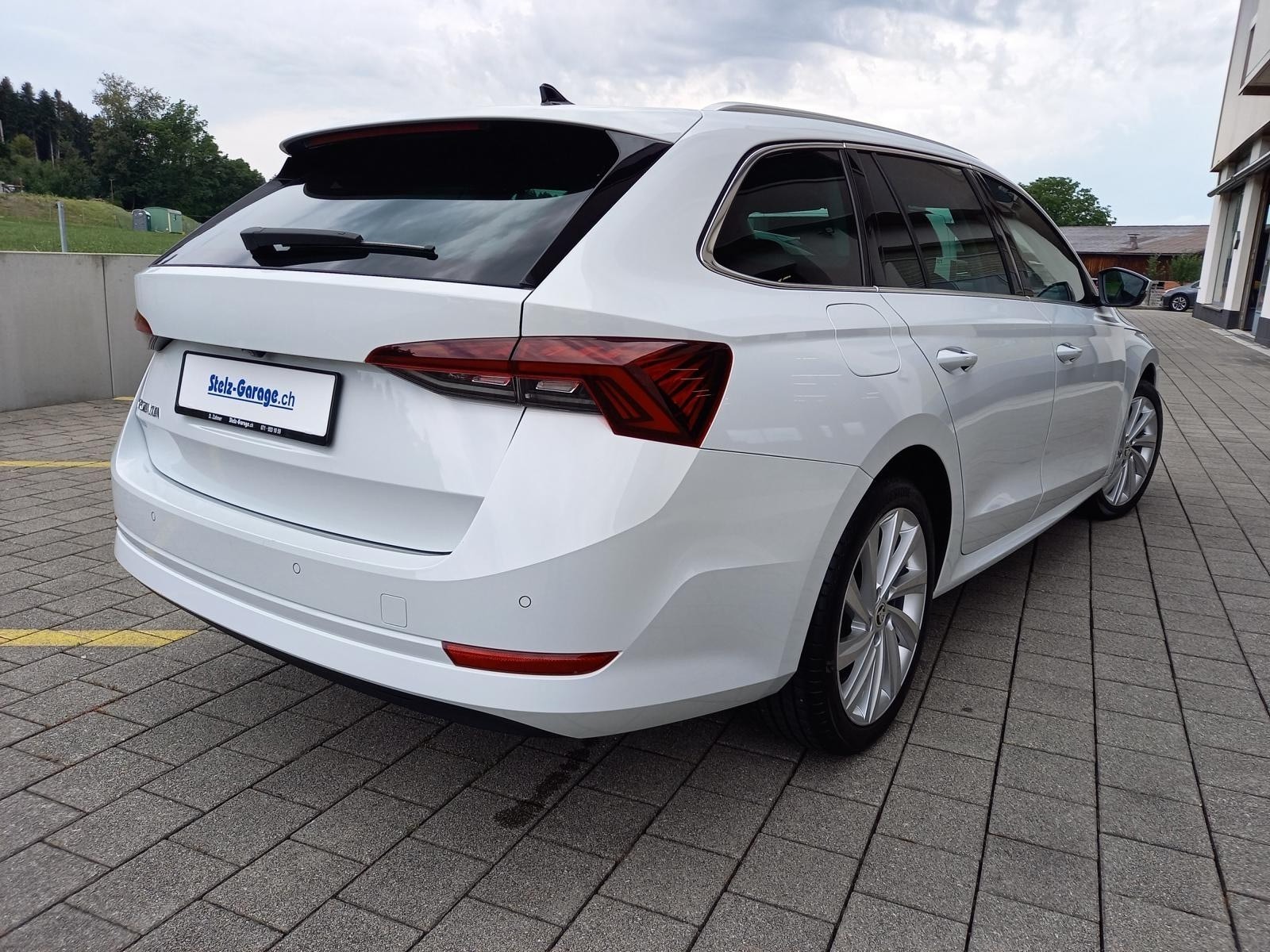 SKODA Octavia Combi 2.0 TDI DSG Style-showroom-element-1